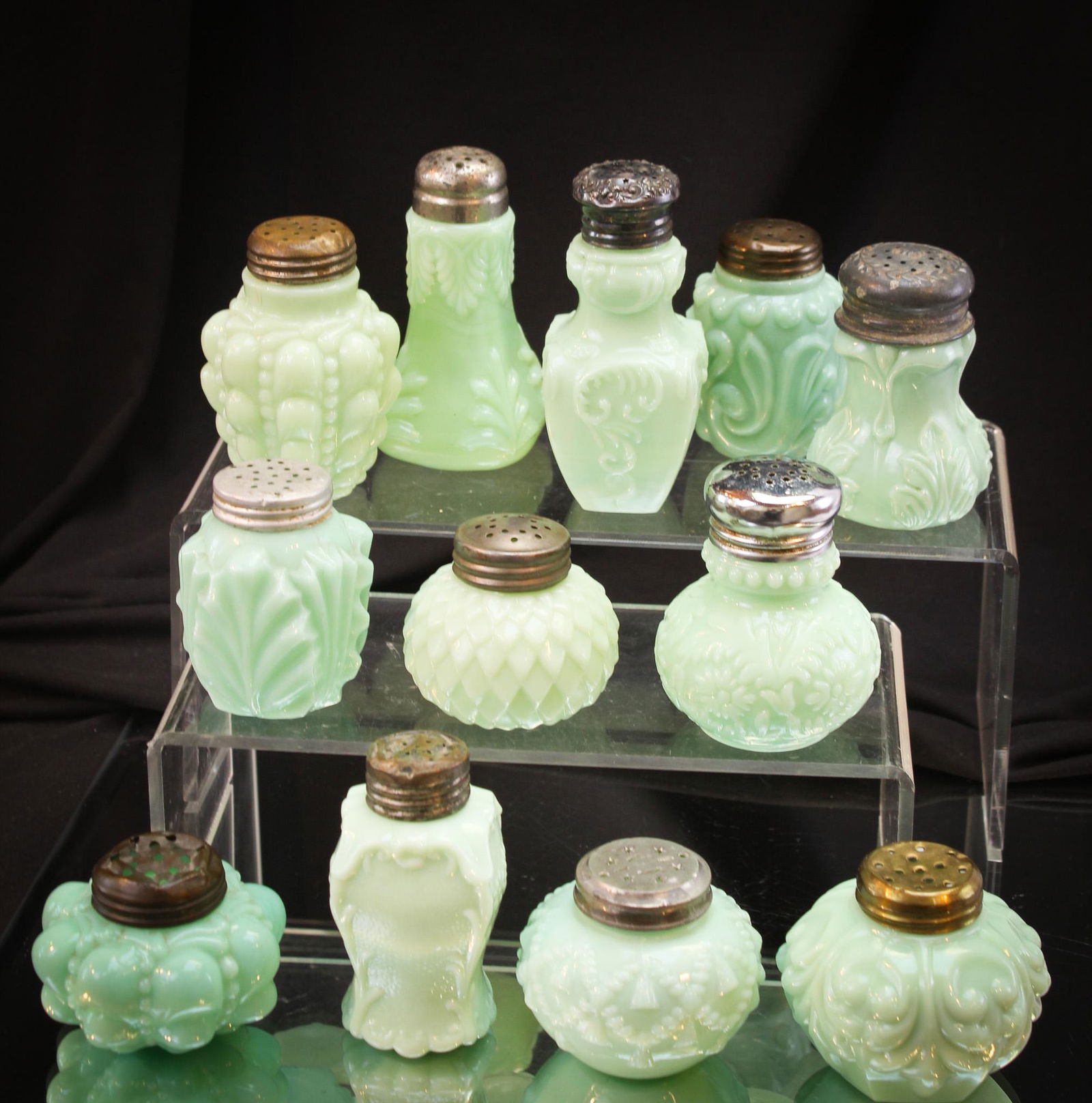 12 pc Mega Magnum Auctions Lot of Green Opaque Salt Shakers (1 of 4)