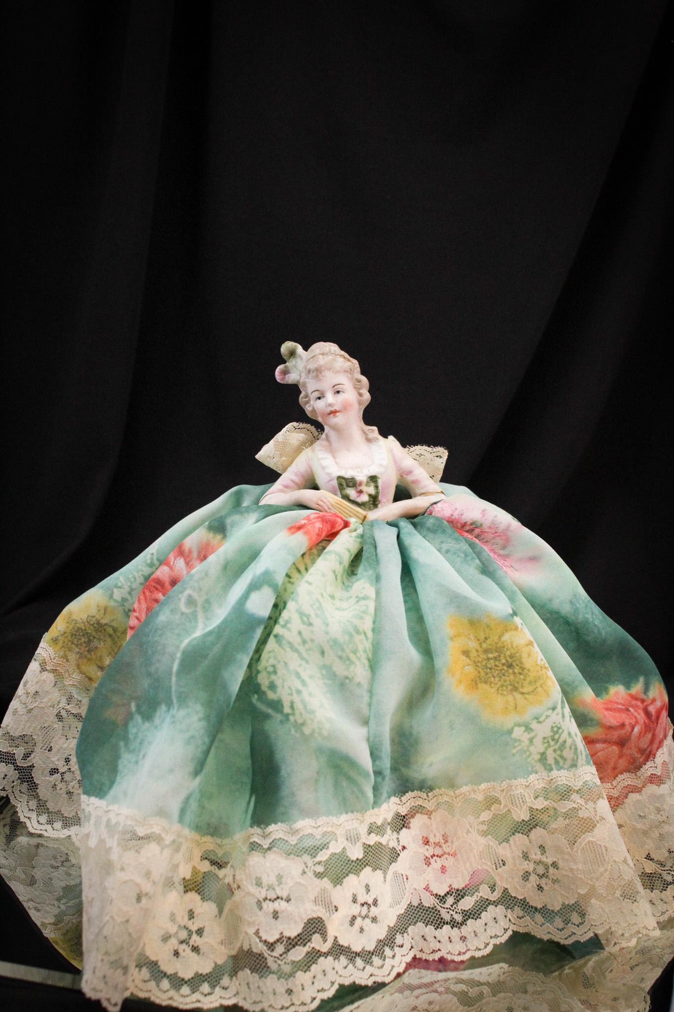 Rare Victorian Bisque Toilet Paper Roll Cover (1 of 9)