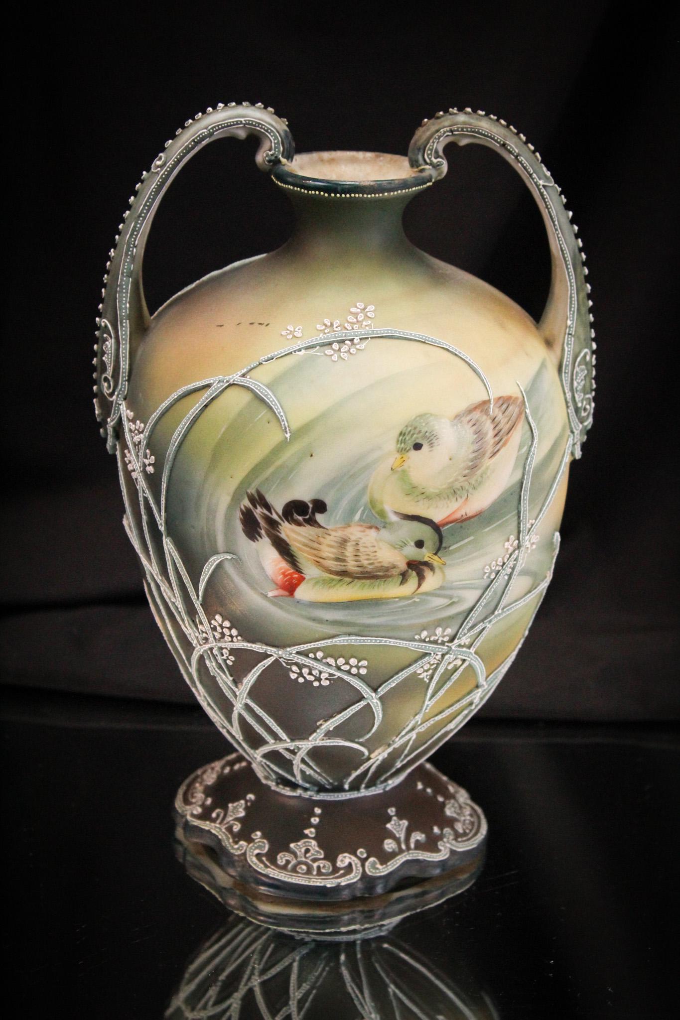 Nippon Moriage Ducklings Vase (1 of 9)