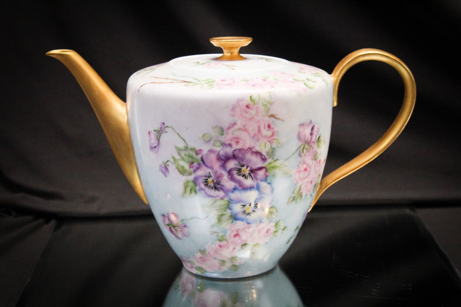Hutchenreuther Hand Painted Porcelain Roses & Pansies Teapot: Signed lovely little Hutchenreuther teapot decorated with hand painted pansies and roses. It measures 7" tall.