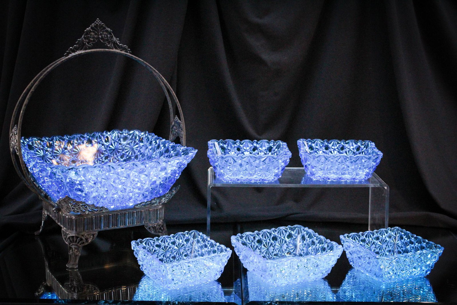 Meriden Silverplate Electric Blue Daisy & Button Berry Set: Super eye catching Victorian daisy and button berry set complete with original signed Meriden silverplate holder. Set consists of master berry bowl and 5 individuals. Measures 13" tall.