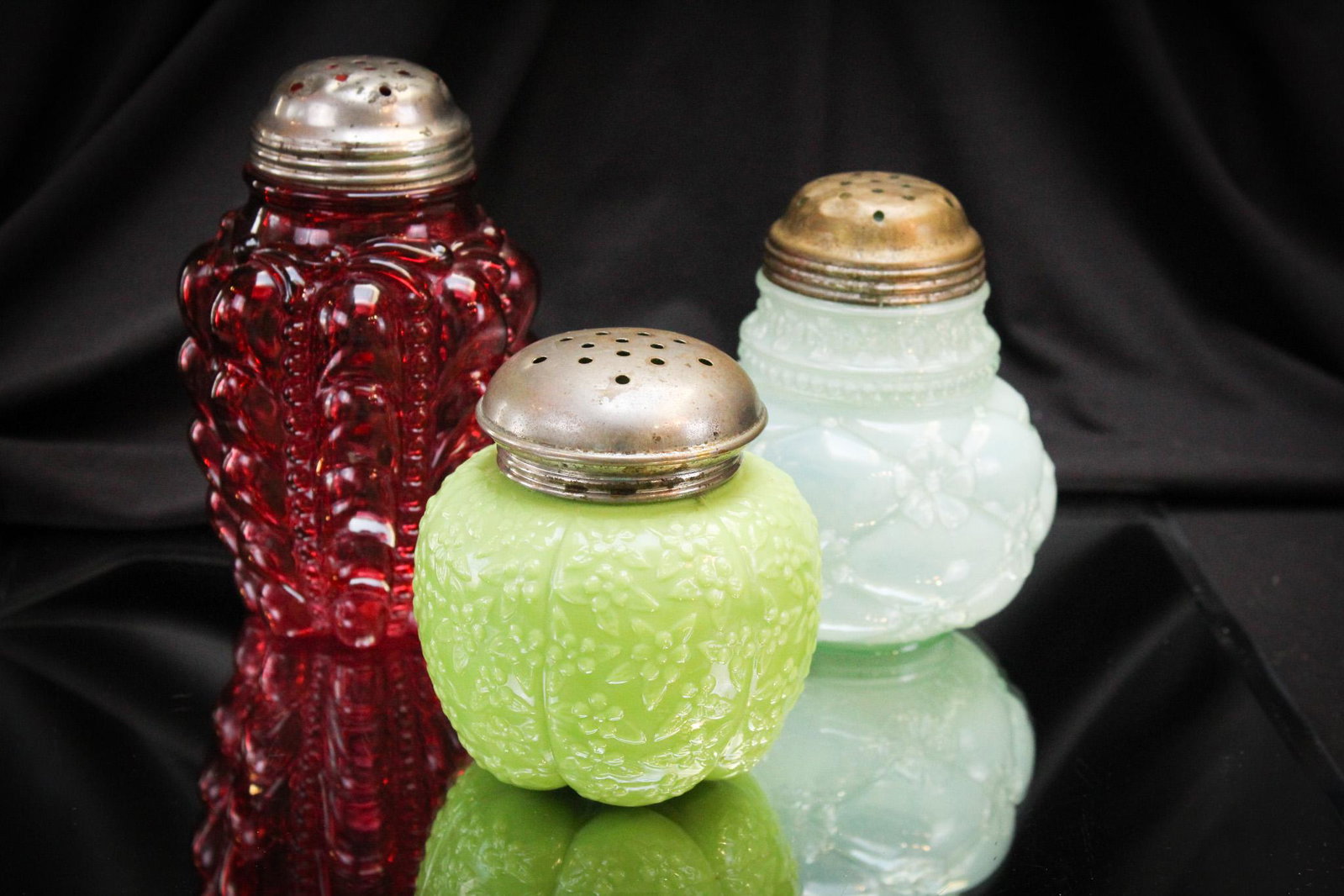3 pc Lot Victorian Glass Sugar Shakers: A fine and so nice selection of Victorian sugar shakers sure to please. Here we have a cranberry Guttate, a green cased Quilted Phlox by Northwood, and a green Challinor's Forget Me Not. All are perfe
