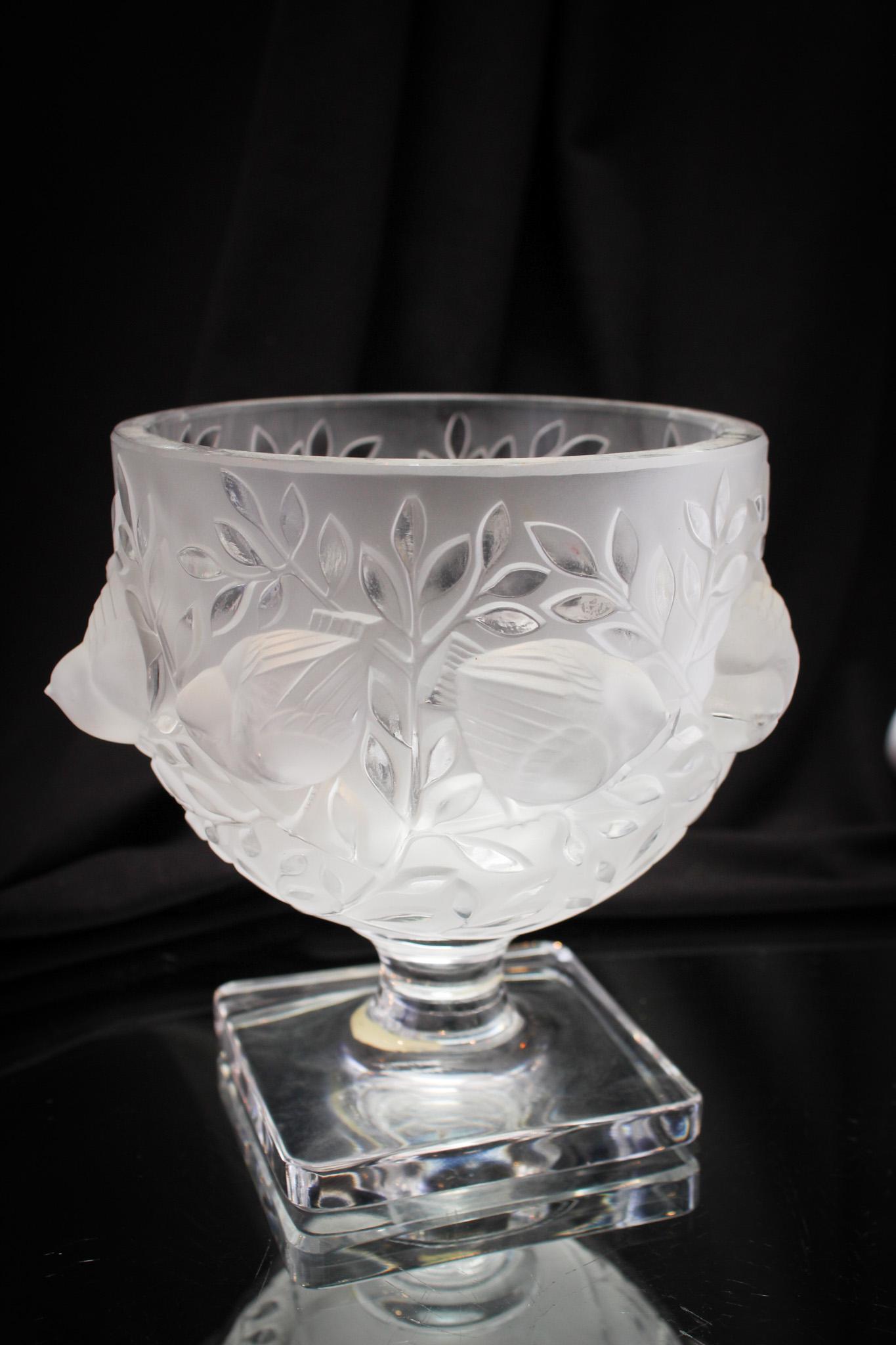 Lalique "Elizabeth" Glass Vase: Beautiful signed Lalique "Elizabeth" vase in frosted crystal with birds. Measures 5 1/4".