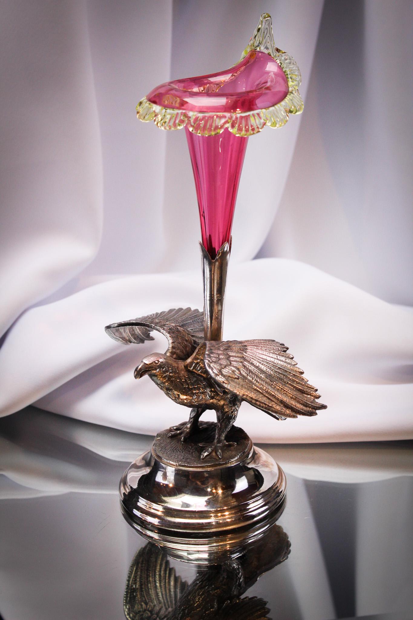 Figural English Silverplate Eagle Rubina Verde Victorian Vase: Nice figural English hallmarked silverplate eagle holder complete with rubina verde art glass Jack in the pulpit vase. Complete ensemble measures 10" tall.