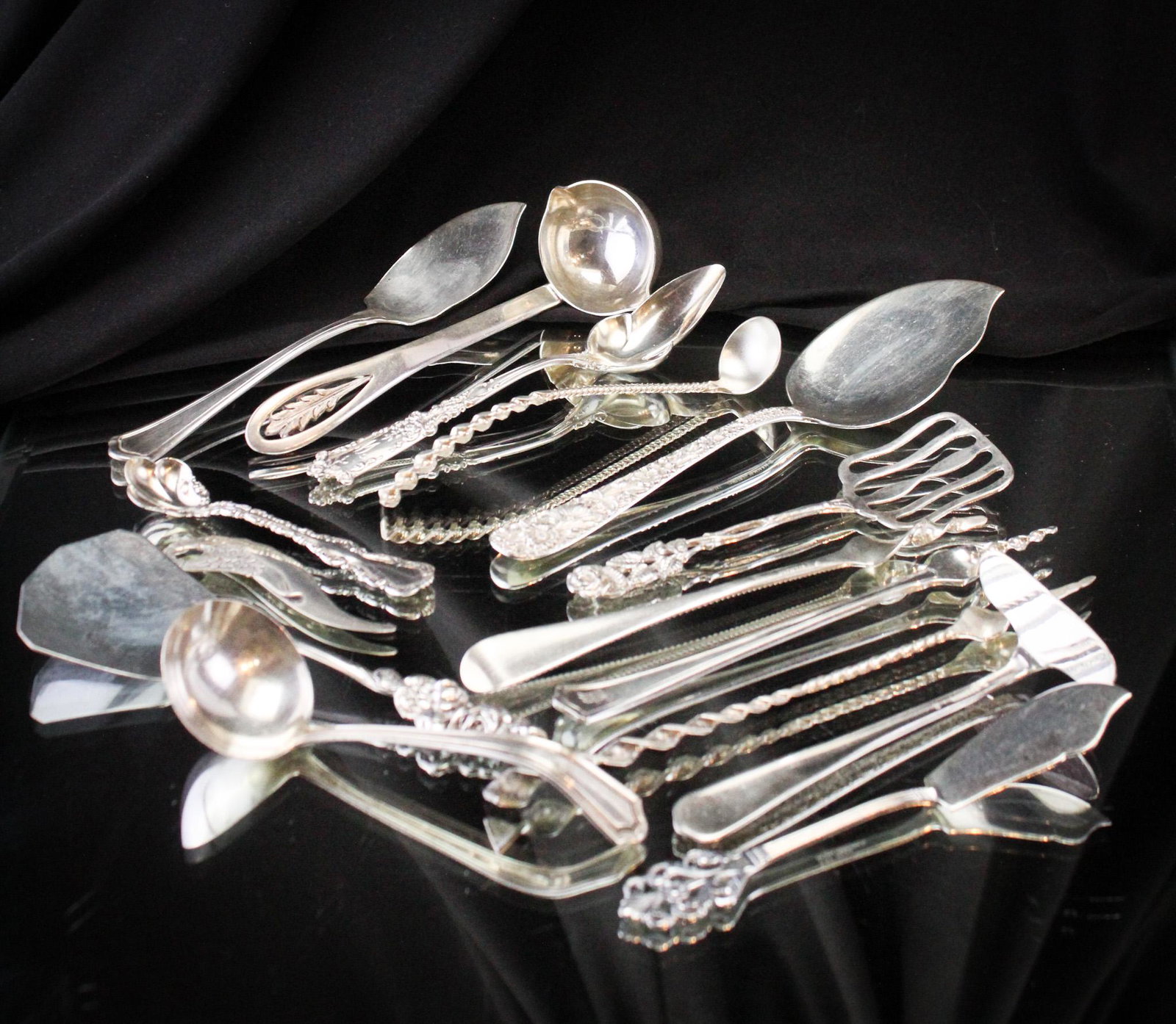 15 pc Lot Sterling Silver Serving Items: Fabulous lot of 15 pieces of various makers and purposes sterling silver serving and more items . Nice array. Longest measures 6 1/2". Weighs 8.61 OZT