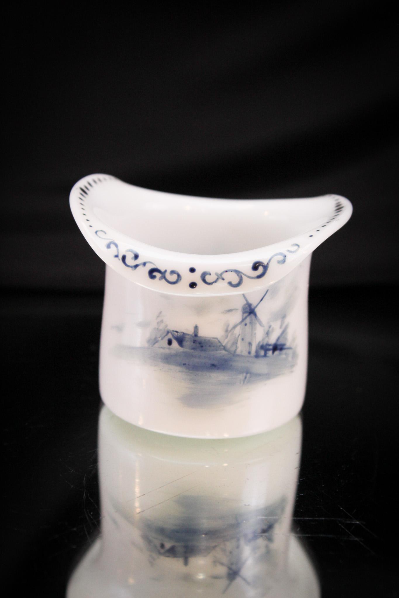 Mt. Washington Delft DÃ©cor Hat Victorian Toothpick Holder: A little gem like this might slip through the cracks if you Pickies aren't paying attention. Seldom found with delft decoration, this is a little gem. Nice coloring and size. It measures 2" tall of pu