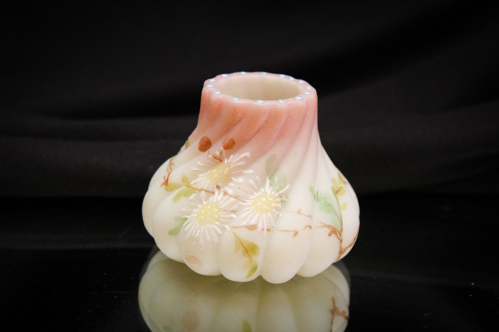 Mt. Washington Twist Mold Lusterless Pink DÃ©cor & Daisies.: Fine example of a Mt. Washington glass Victorian toothpick holder. Nice shaded pink decoration with daisies. Toothpick measures 2" tall.