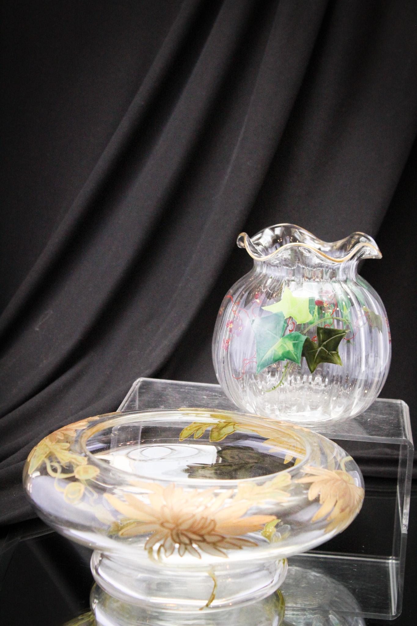 2 pc Lot Victorian Mt. Washington Verona Glass: Another fine pairing of the popular Verona line artices by Mt. Washington. This lot combines a floral decorated bowl and a vase with ivy foliage. Nice! Tallest measures 5".