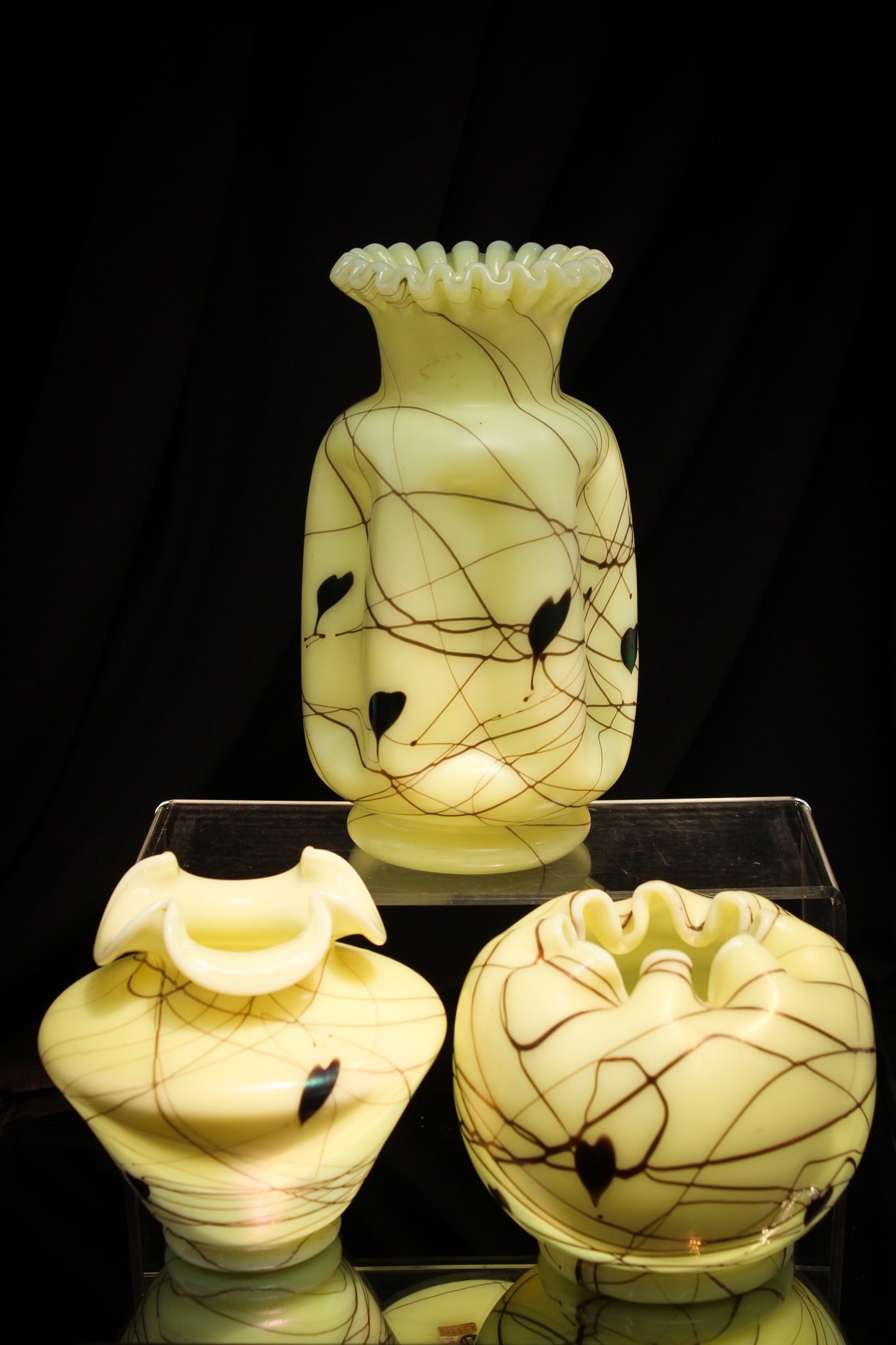 3 pc Lot Fenton Glass Custard Hanging Heart: Nice trio offering of Fenton custard "Hanging Heart" pattern comprised of two vases and a rosebowl.
