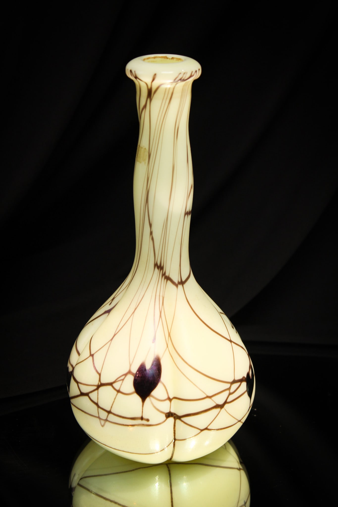 Fenton Glass Custard Hanging Hearts Barber Bottle: Fine example of a Fenton custard glass "Hanging Hearts" decorated barber bottle.