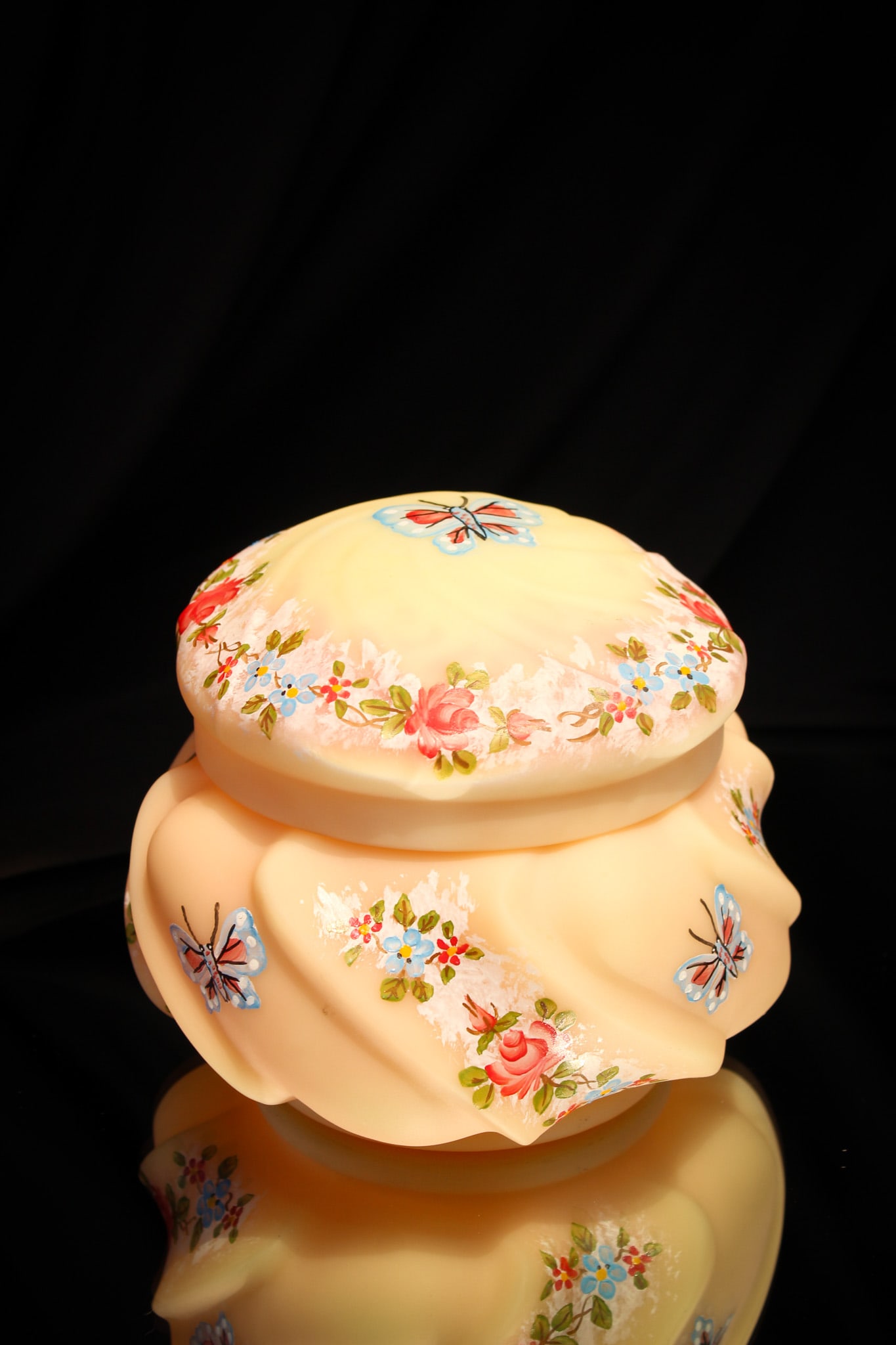 Fenton Glass Marilyn Wagner Burmese Candy Jar: Super Fenton decorated by Marilyn Wagner burmese candy jar adorned with florals and bugs. Measures 4 1/2" by 6".
