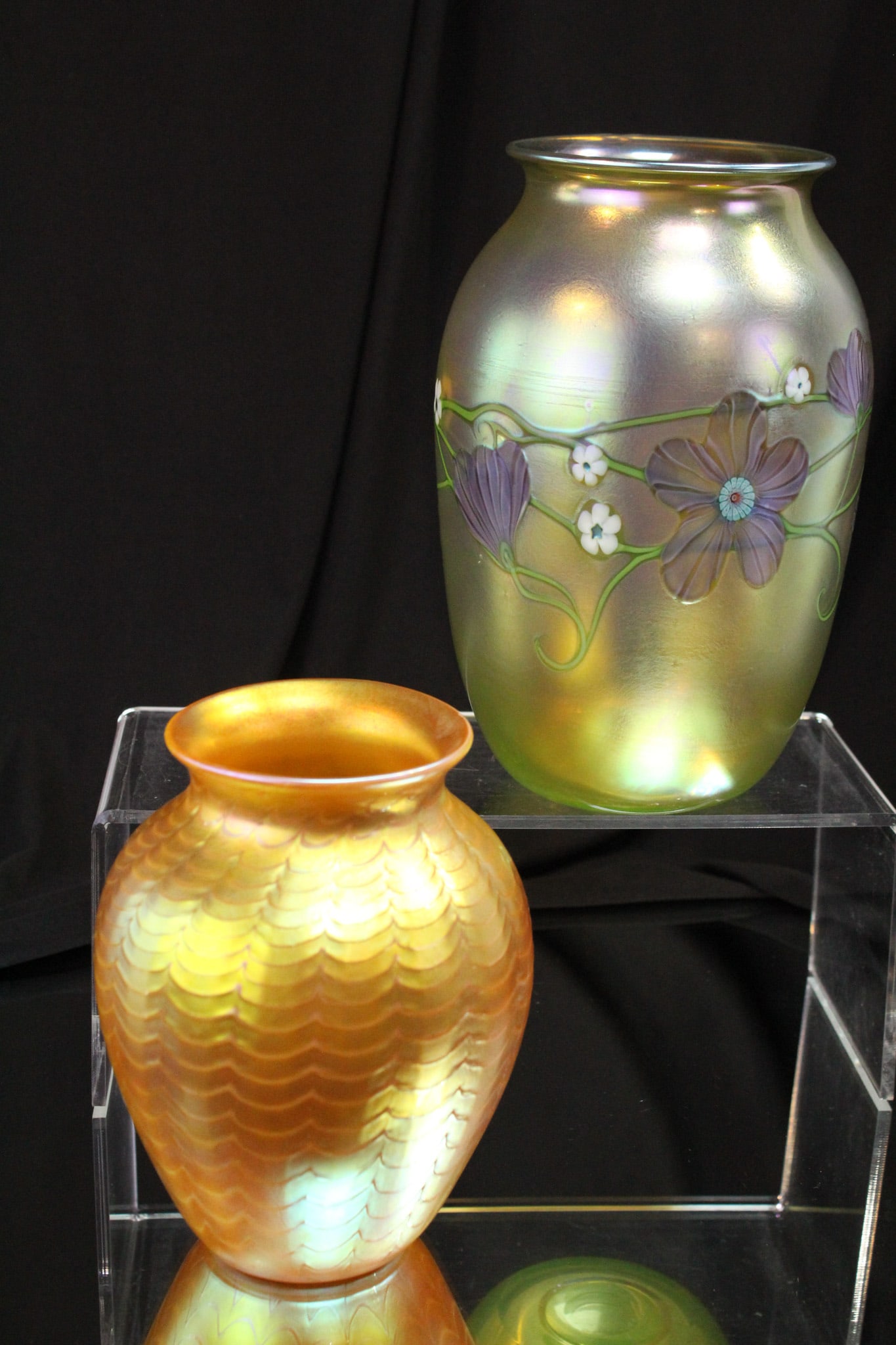 2 pc Lot Orient & Flume and More Art Glass: Nice pairing of two fine pieces of contemporary art glass comprised of an Orient & Flume circa 1984 gold irridescent heart & vine vase paired with an unsigned gold irridescent drapery pattern motif va