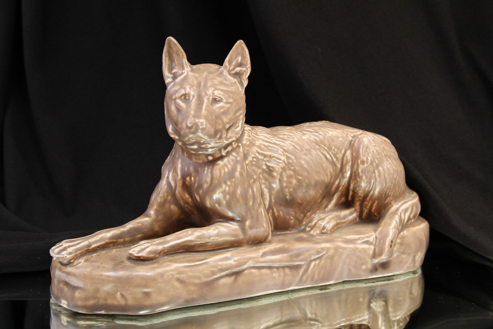 Mosaic Tile Co. German Shepard Figurine: Signed "Mosaic Tile Co." German shepard figurine. Splatter earthy glaze.