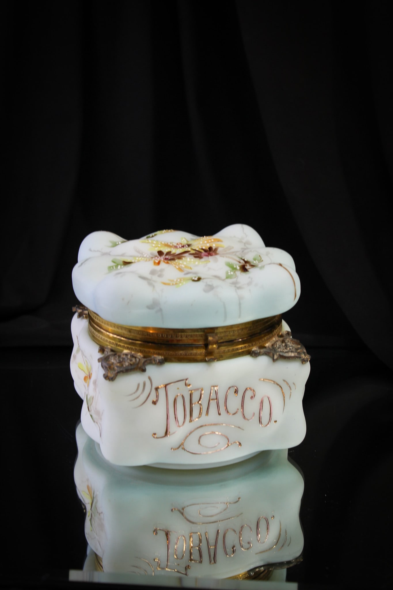 Wavecrest Egg Crate Mold Tobacco Humidor Box: Wonderful Wavecrest egg crate mold Tobacco humidor box complete with insert as shown. Super find and a sure addition to your collection.