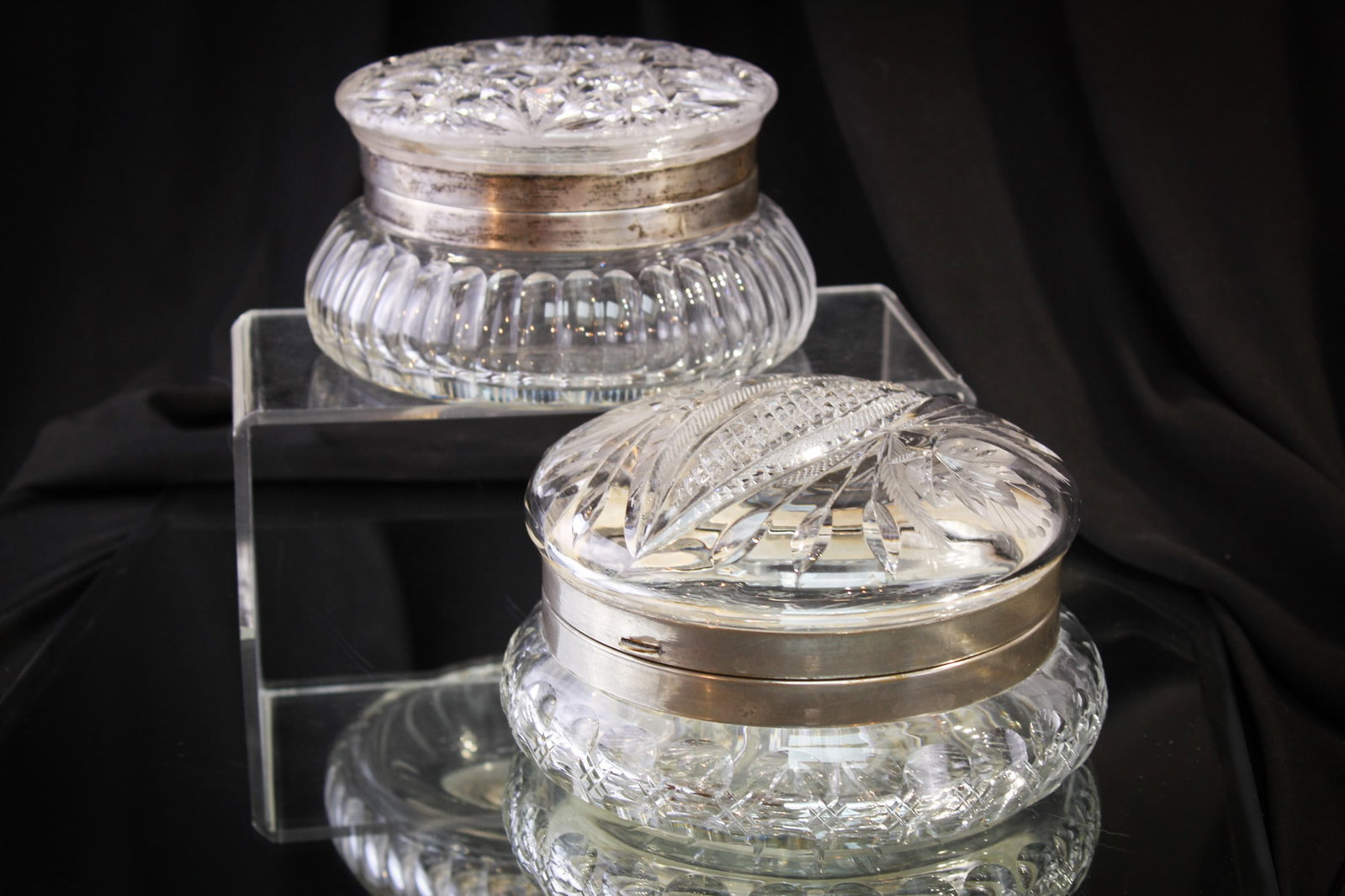 2 pc Lot C.F. Monroe Cut Glass Victorian Dresser Boxes Sterling Silver: We have paired two fine C. F. Monroe cut glass dresser boxes together for your bidding pleasure. One with marked sterling mounts and signed "C.F. Monroe, Sterling". Largest measures 3 1/34" by 6"