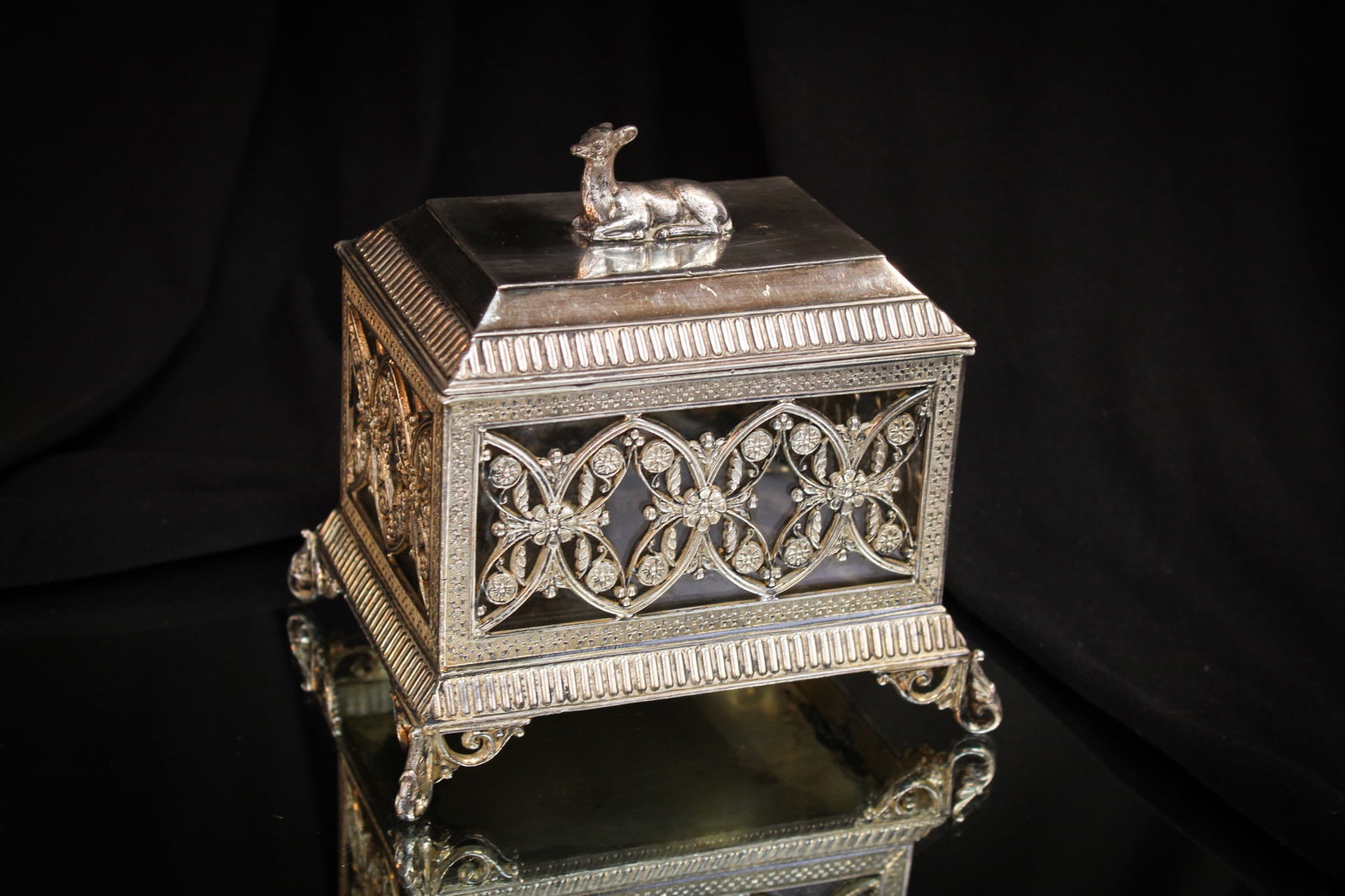 James Tufts Victorian Glass & Silverplate Jewel Casket: Stunning jewelry casket from the Victorian period. Piece is signed "James Tufts silverplate." Casket comes complete with original glass insert and lid with deer finial. Beautiful piece.