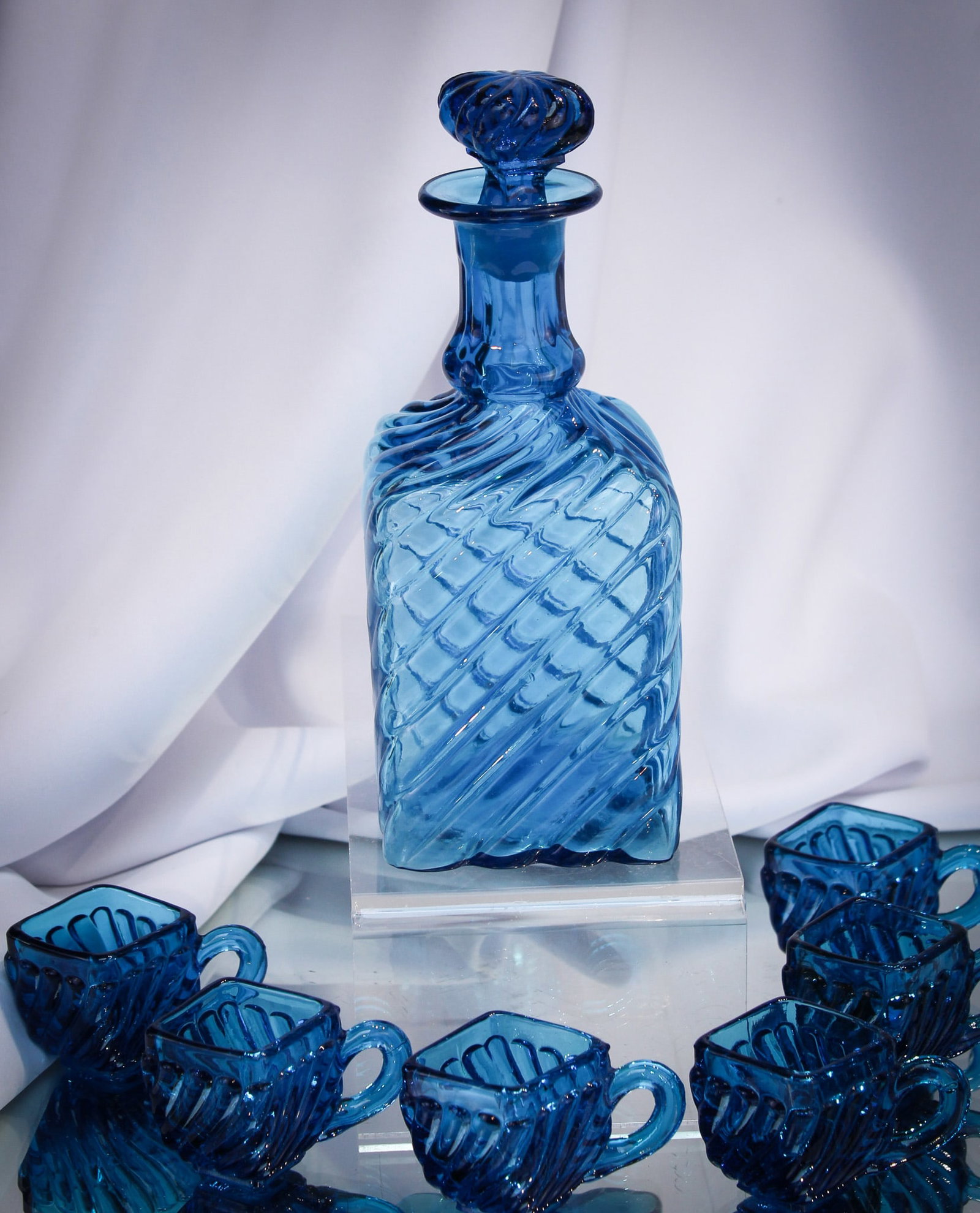 7 pc Lot Baccarat attributed Blue Glass Cordial set: Nice antique cordial set in a deep azure blue color. Set is a decanter along with matching stopper and 6 individual cordials.