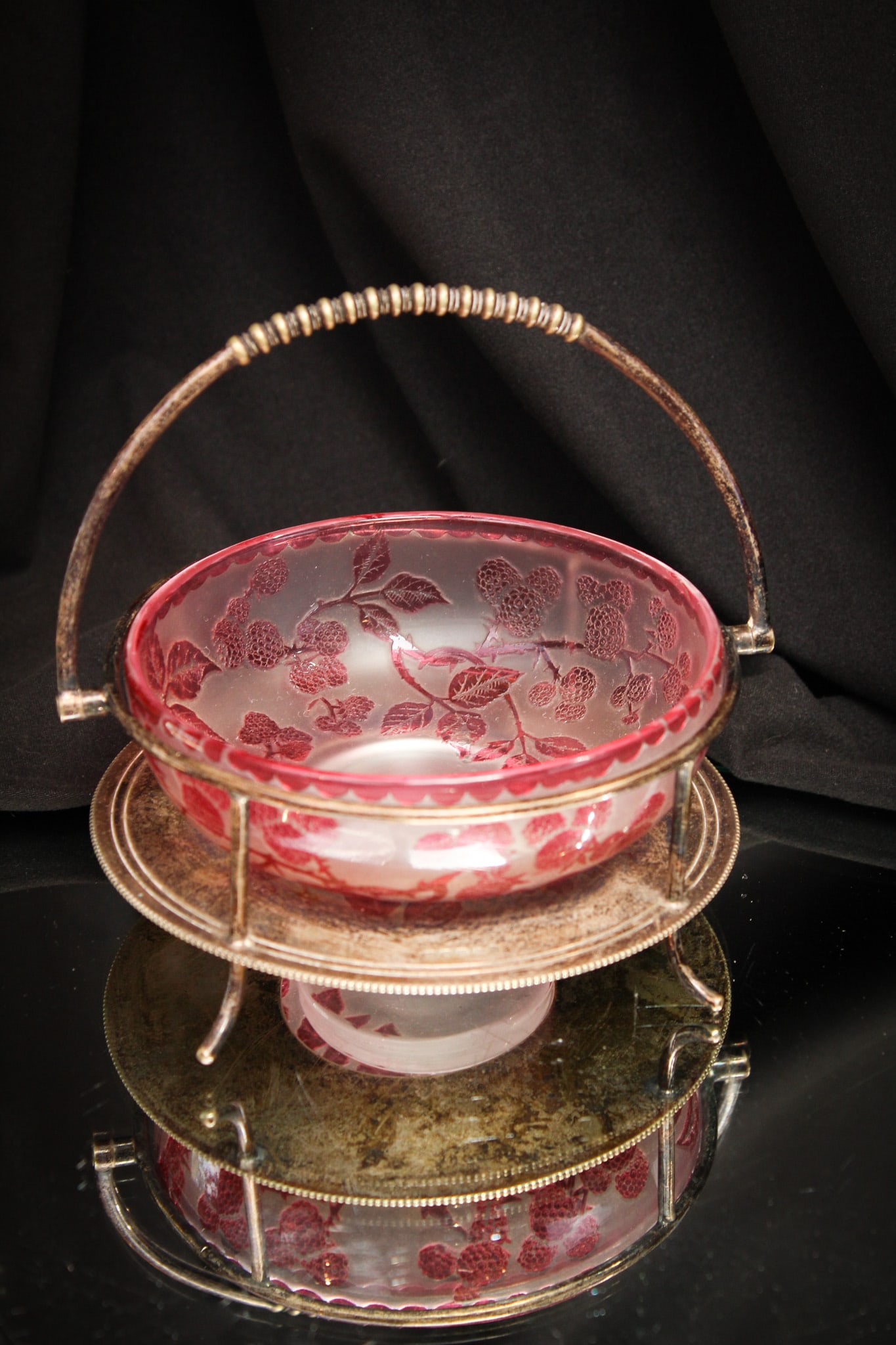 St. Louis French Cameo Glass Silverplate Sweetmeat: Charming St. Louis french cameo glass sweetmeat with cranberry leaves and berries residing in signed Englsih silverplate holder. Nice!