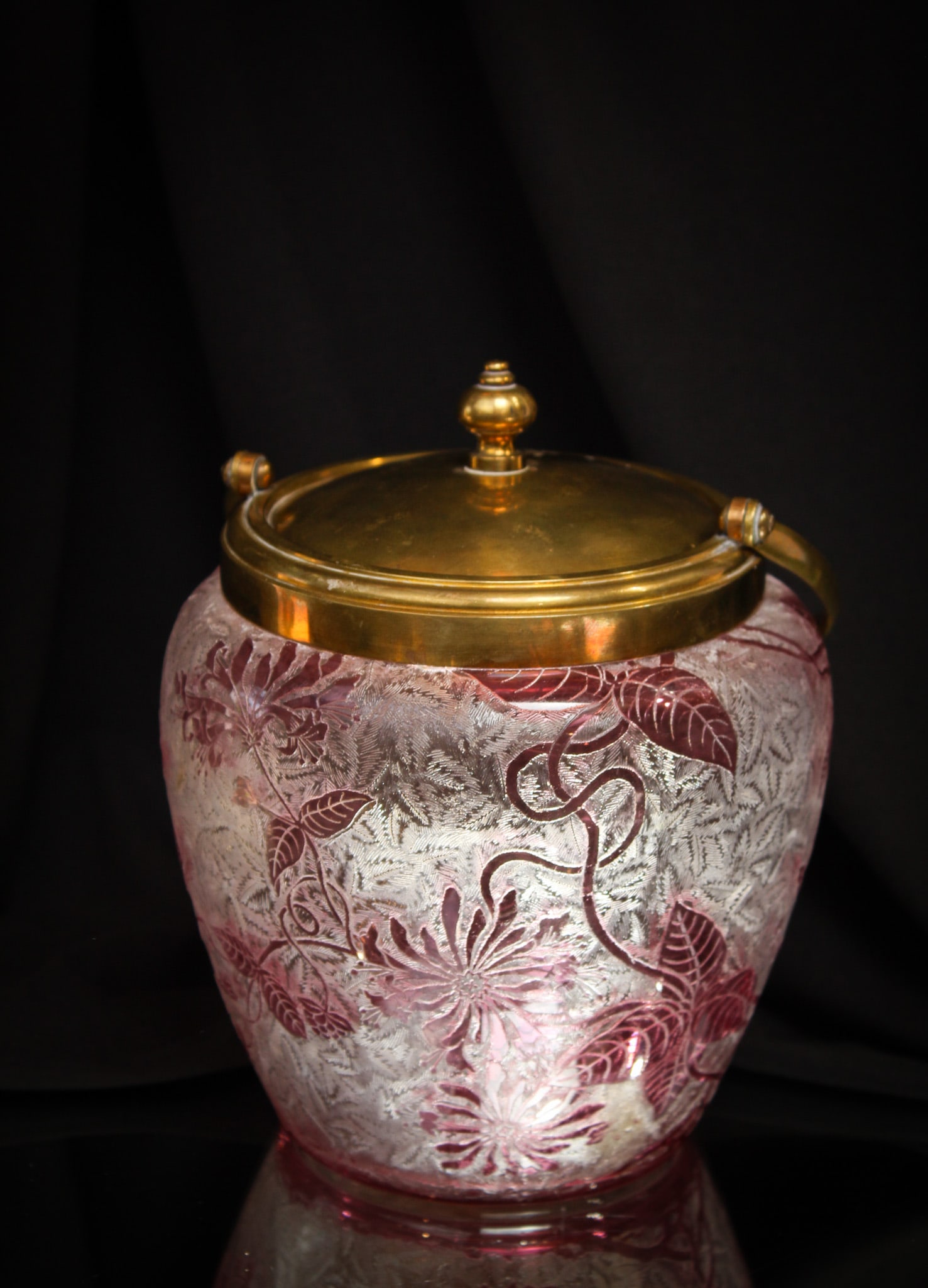 St. Louis French Cameo Glass Biscuit Jar: Well done St. Louis French cameo glass Victorian biscuit jar in cranberry with leaves and flowers. Great example!