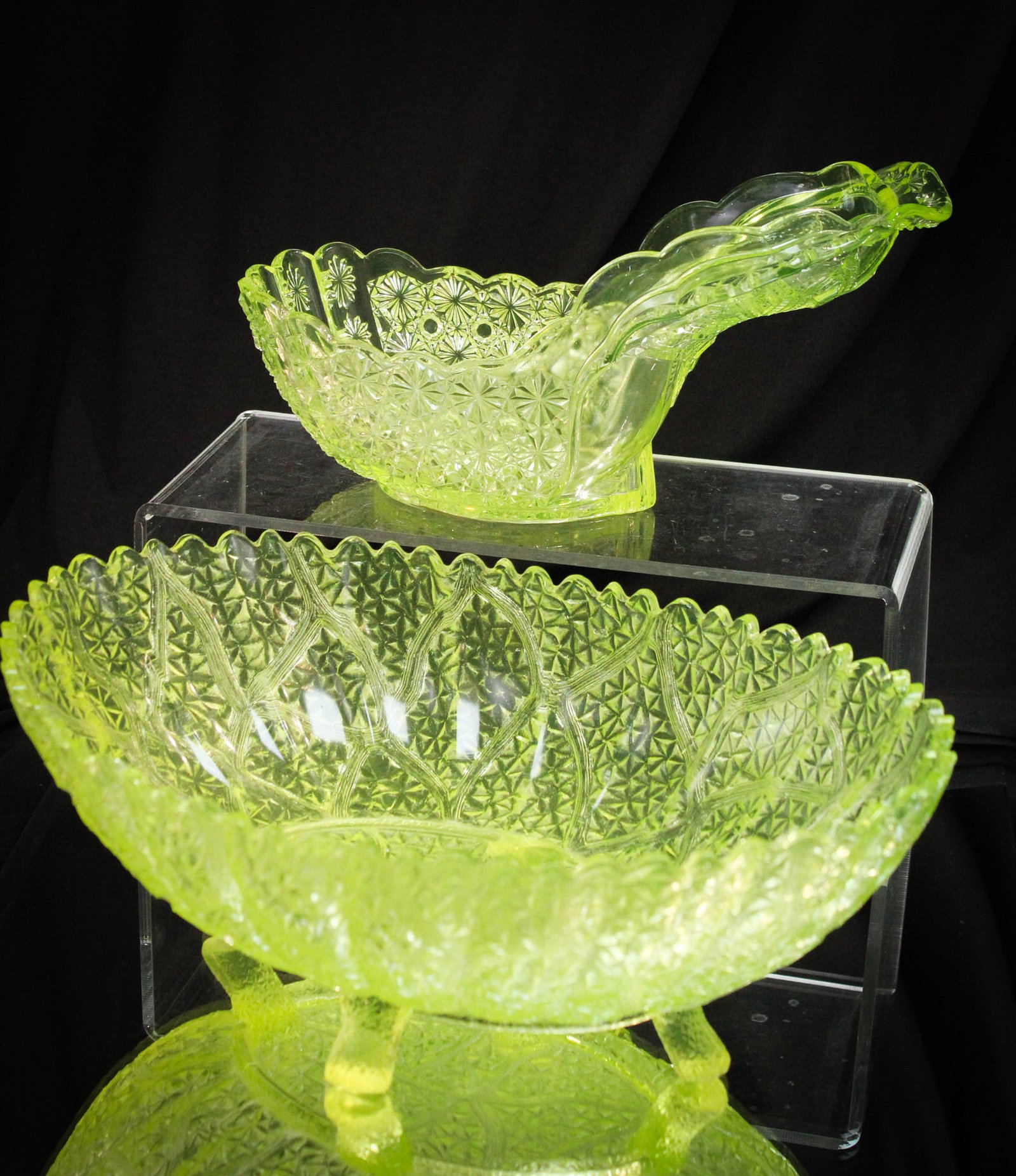 2 pc Lot Victorian Vaseline Early American Pattern Glass: When do you find them? We have paired together two nice pieces of Victorian vaseline glass for your bidding pleasure. A "Tree of Life" pattern bowl and a "Daisy & Button" Sitz bath.