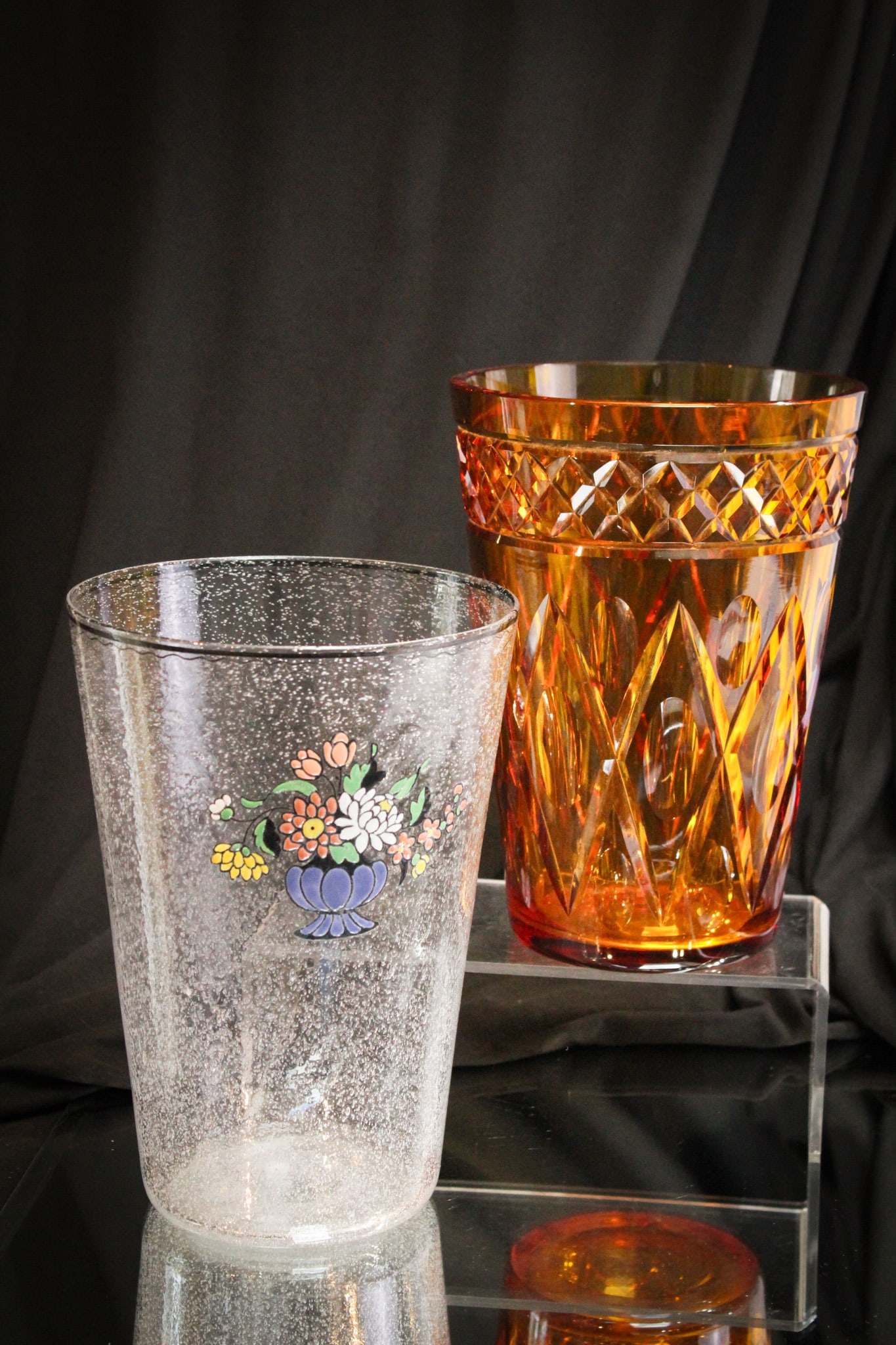 2 pc Lot Pairpoint Flip Vases Amber Engraved & Tavern Glass: Select offering of two Pairpoint pieces of glass in the form of flip vases. One Tavern glass with enameled decoration. The other a amber wheel cut example. Both nice.