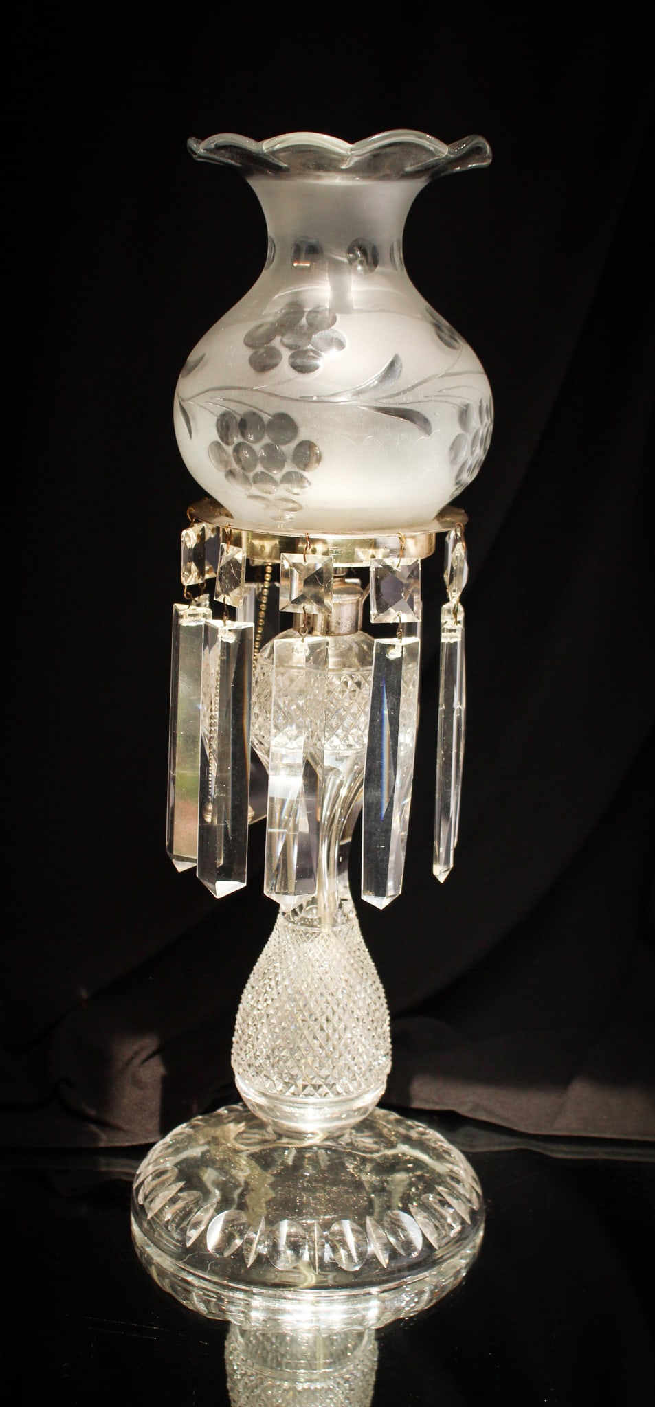Pairpoint Diamond Cut Boudoir Lamp: Lovely Pairpoint diamond cut boudoir lamp complete with frosted shade and cut glass prisms.