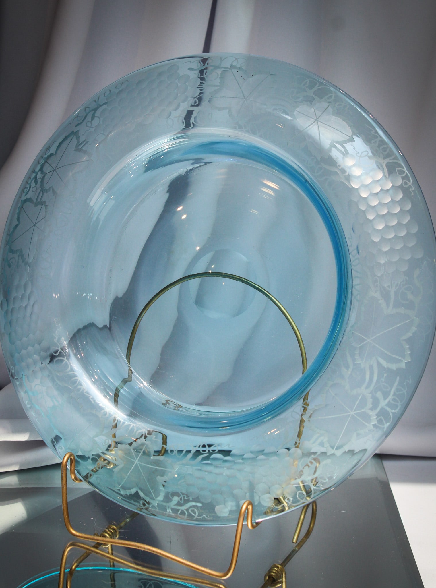 13" Pairpoint Mermaid Blue Glass Console Bowl: Gorgeous shade of Mermaid blue in this console bowl that measures 13" diameter and stands 2 1/2" tall. Attractive cutting of grapes around.