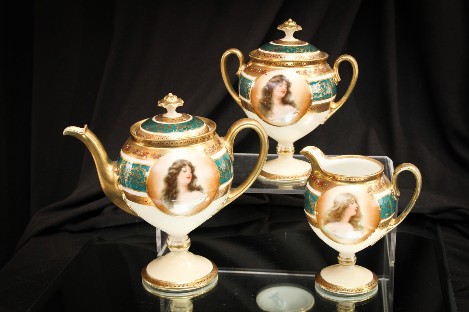 Royal Vienna Beehive Austria Porcelain 3 pc Tea Set: Beautiful signed with beehive mark and Austria Royal Vienna three piece tea set. Lot is comprised of teapot, creamer, and sugar. Nice!