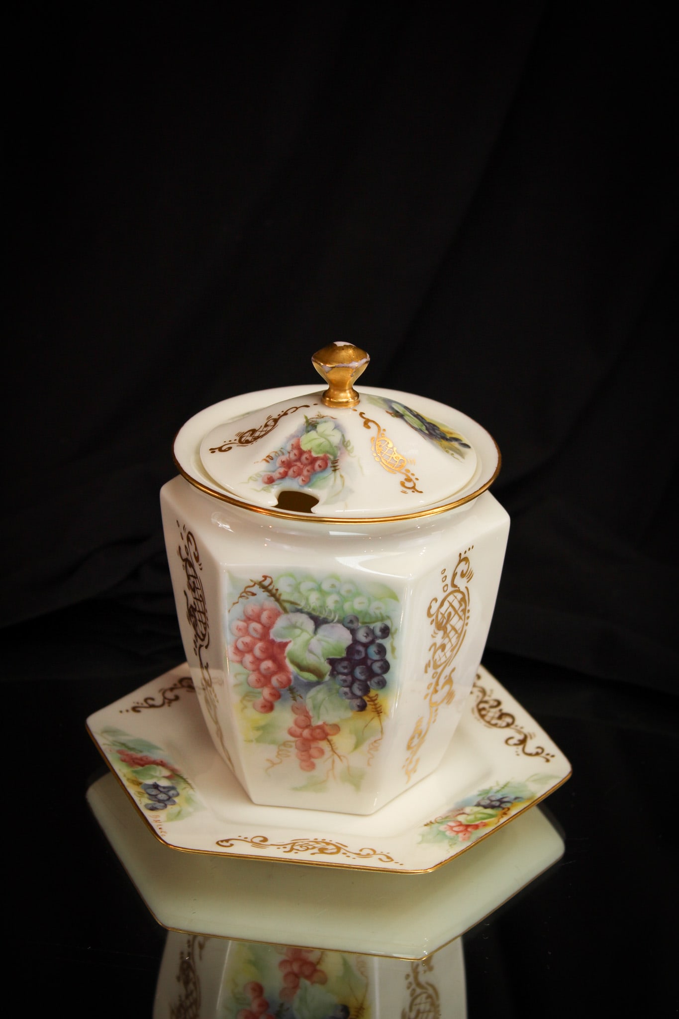 Lenox Belleek Porcelain Hand Painted Grapes Marmalade: Very attractive signed "Lenox Beleek" porcelain hand painted marmalade jar and underplate.