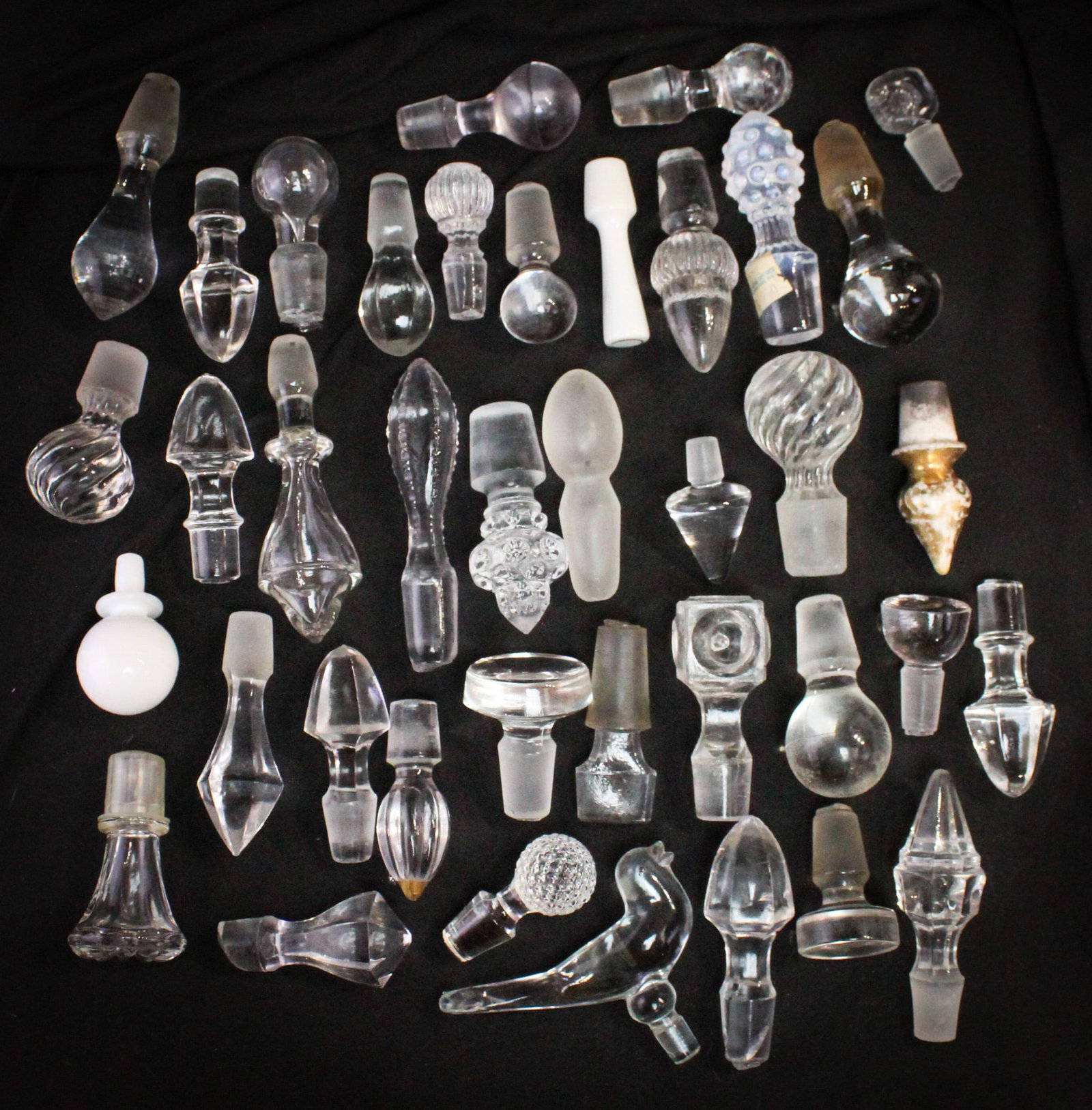 39 pc Lot Antique Glass Cruet Bottle Stoppers: Wonderful assortment of 39 antique glass cruet bottle stoppers.