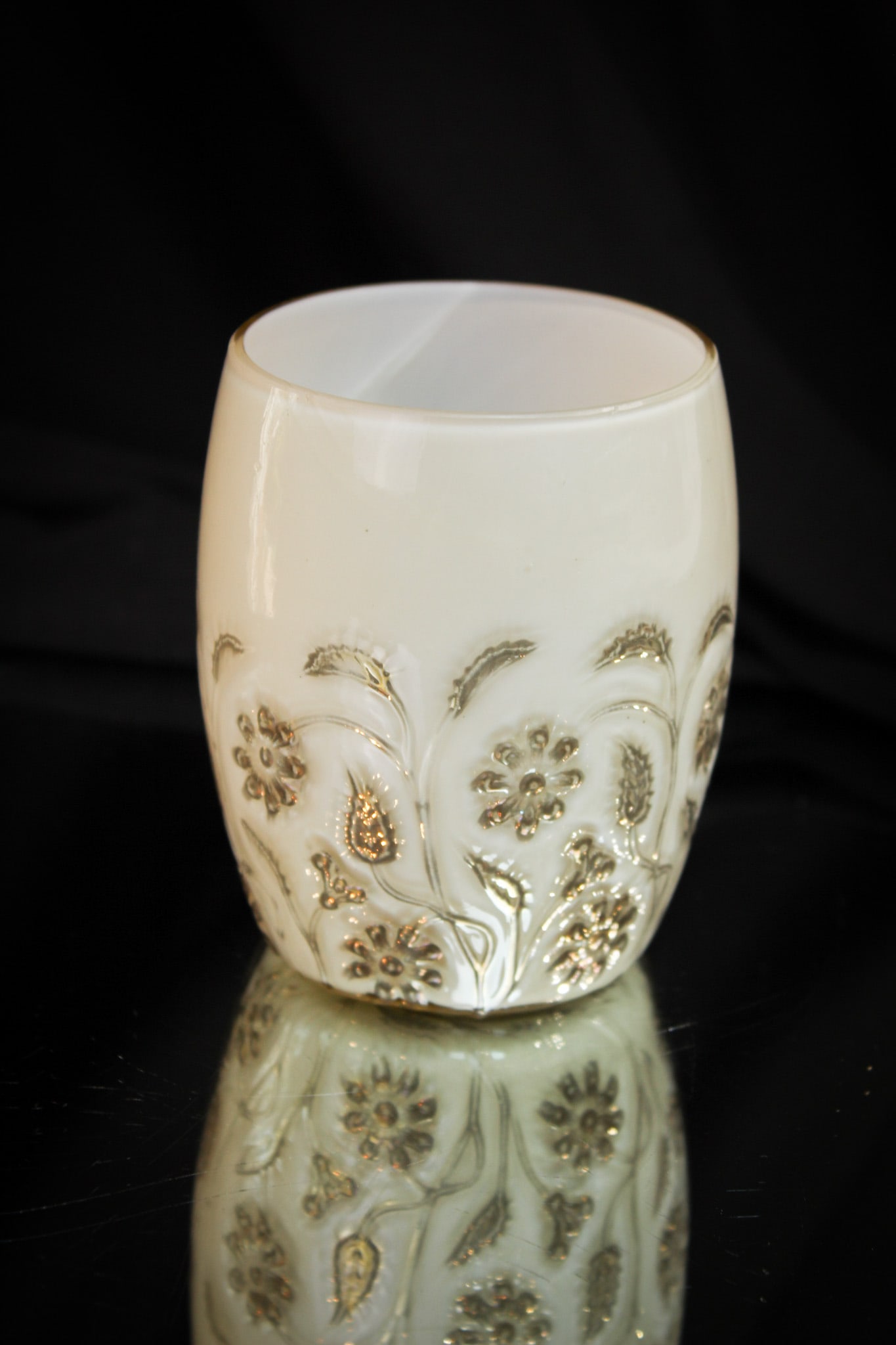 Findlay Onyx Victorian Glass Tumbler: Another scarce piece of Findlay onyx glass. This being a barrel shaped tumbler. Buy them when you see them.