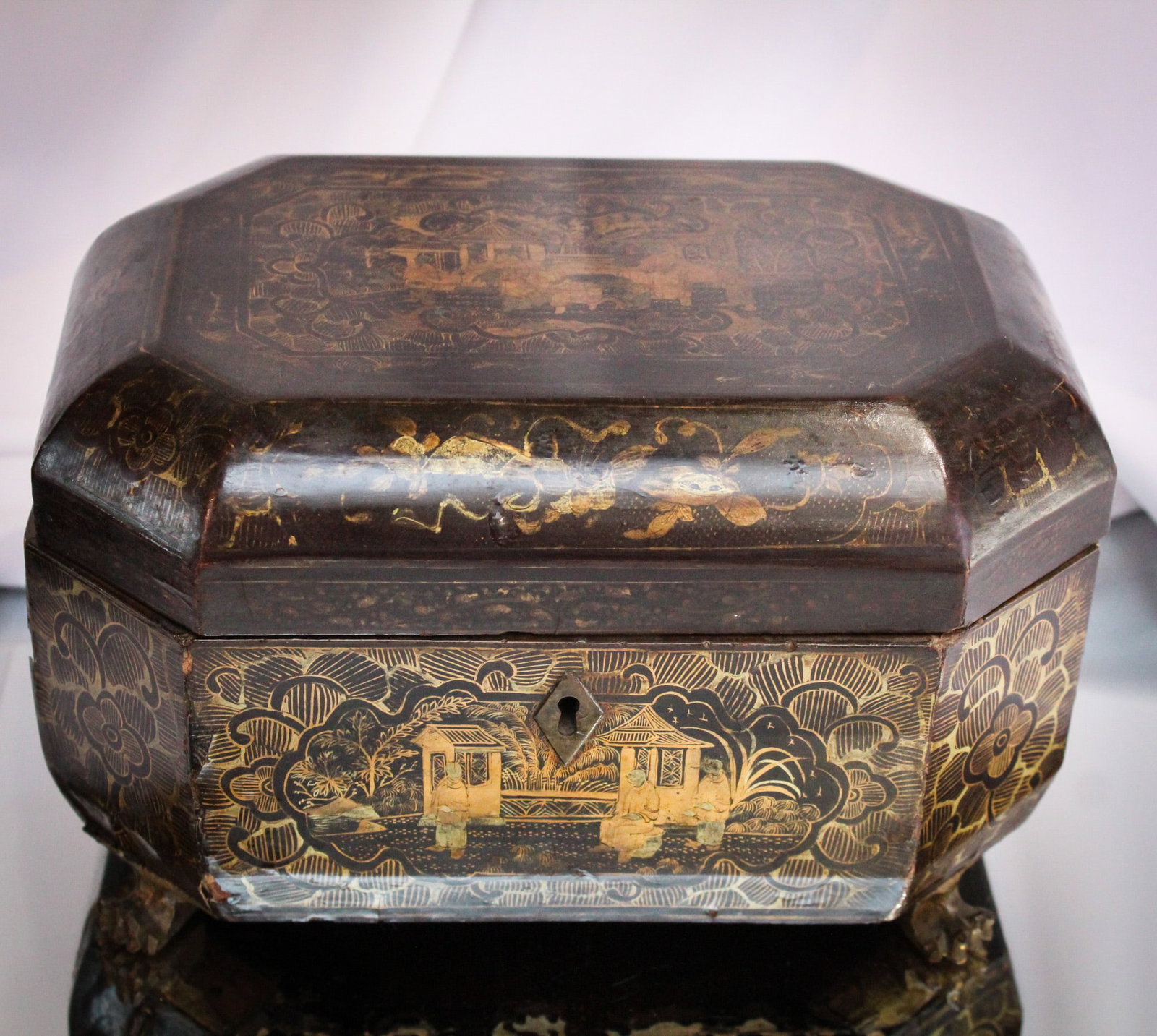 Oriental Lacquered Tea Box Caddy: Fne oriental tea caddy box with two tin container inserts. Piece measures 5 1/4" by 9 1/2".