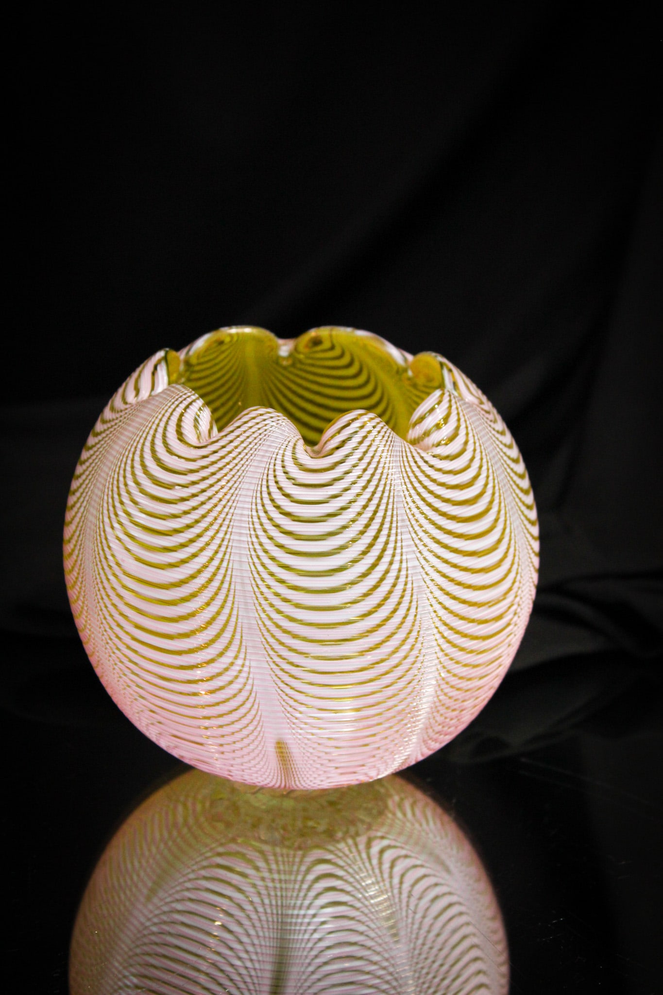 Stuart & Sons Rare Threaded Nailsea Victorian Rose Bowl: Here's a rare one for your folks! This super example of glass by Stuart & Sons is nailsea with pink external threading. A super piece of art glass. Rosebowl has applied wafer foot.