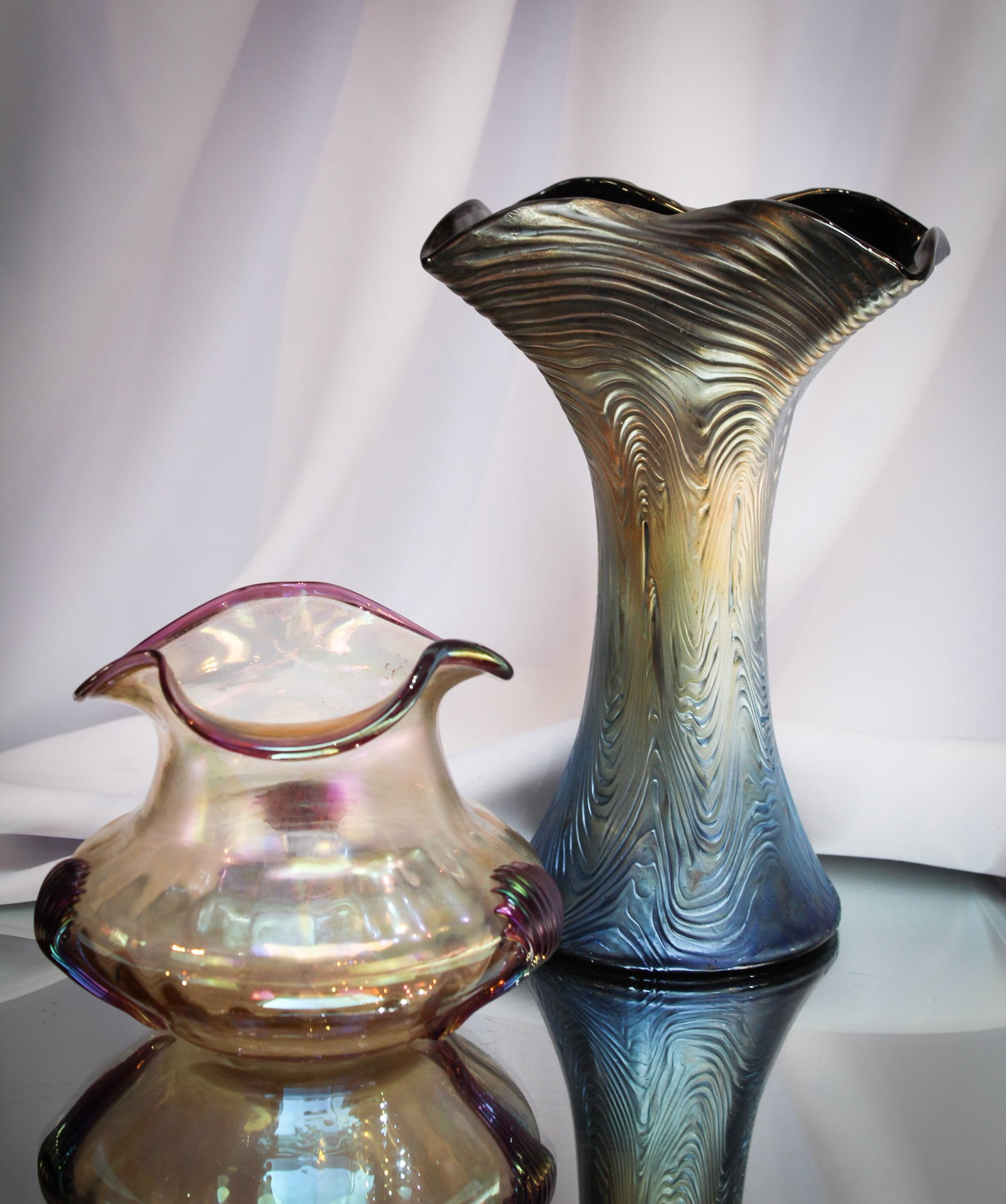 2 pc Lot Austrian Glass Kralik & More: Great pairing of two fine pieces of Austrian art glass comprised by an amythest irridescent fan vase and a Kralik irridized with purple dÃ©cor example. Nice!