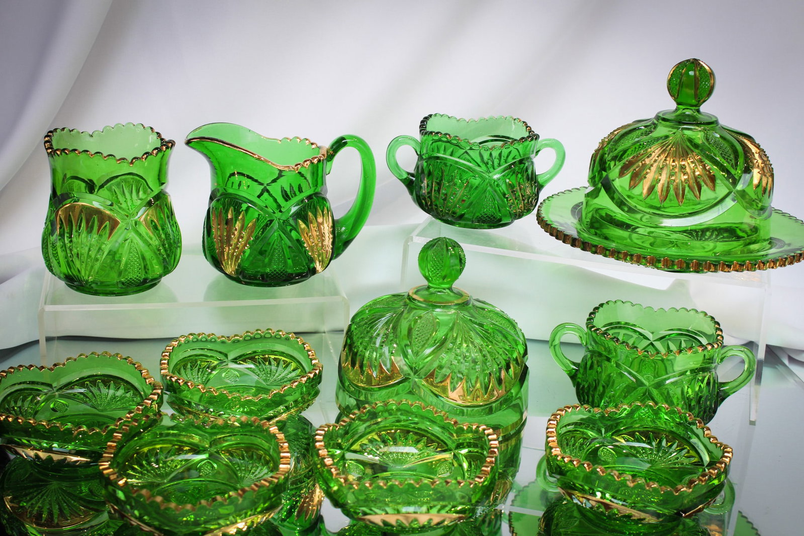 11 pc Lot Heisey Pineapple and Fan Table Set Pieces & More: Great assortment in this charmer of a lot of Heisey glass. A collection of table set articles and berry bowls