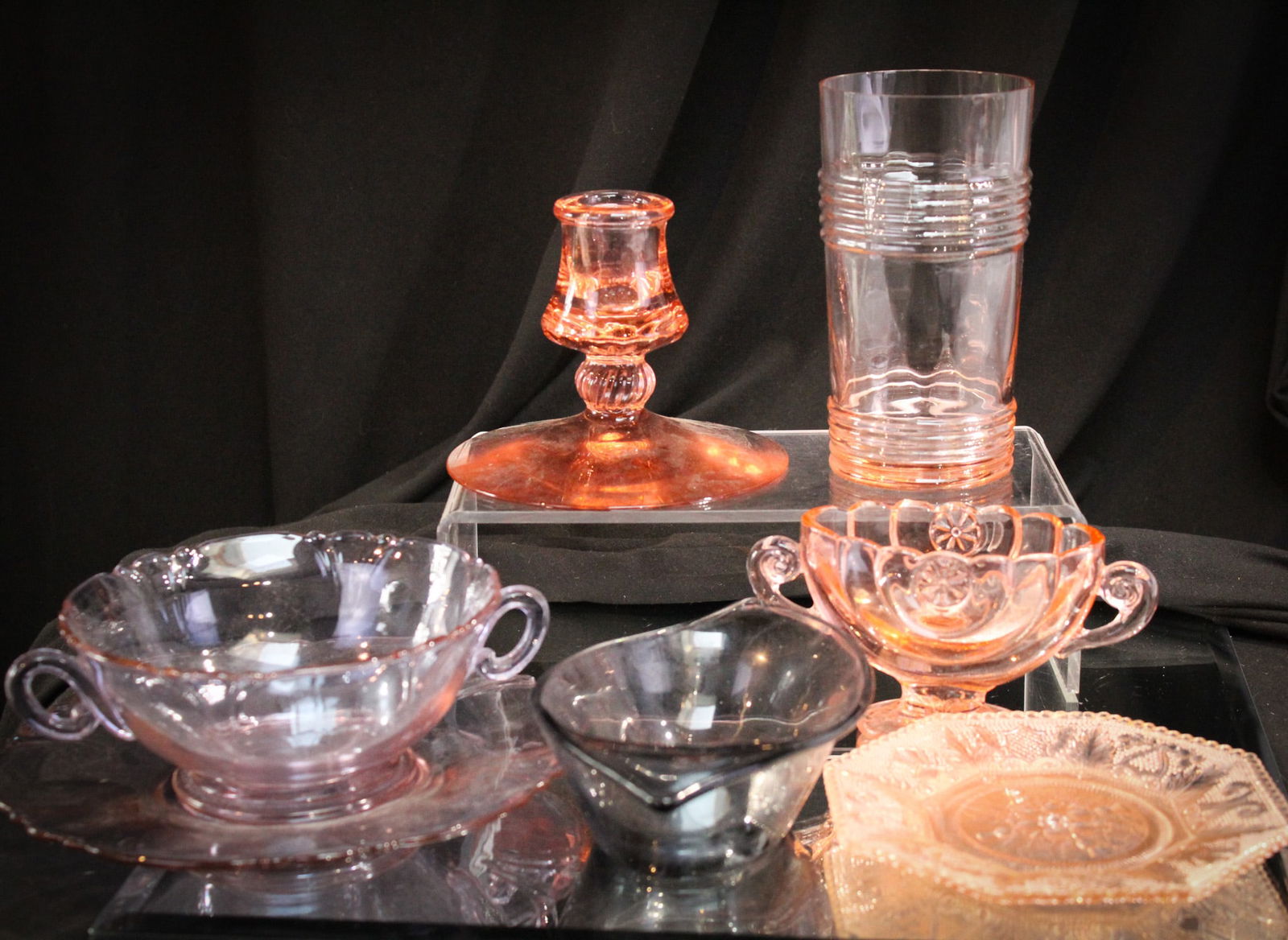 7 pc Lot Heisey Glass Alexandrite Flamingo & More: Great offering of seven examples of Heisey glass including examples in Alexandrite, Flamingo, and more.