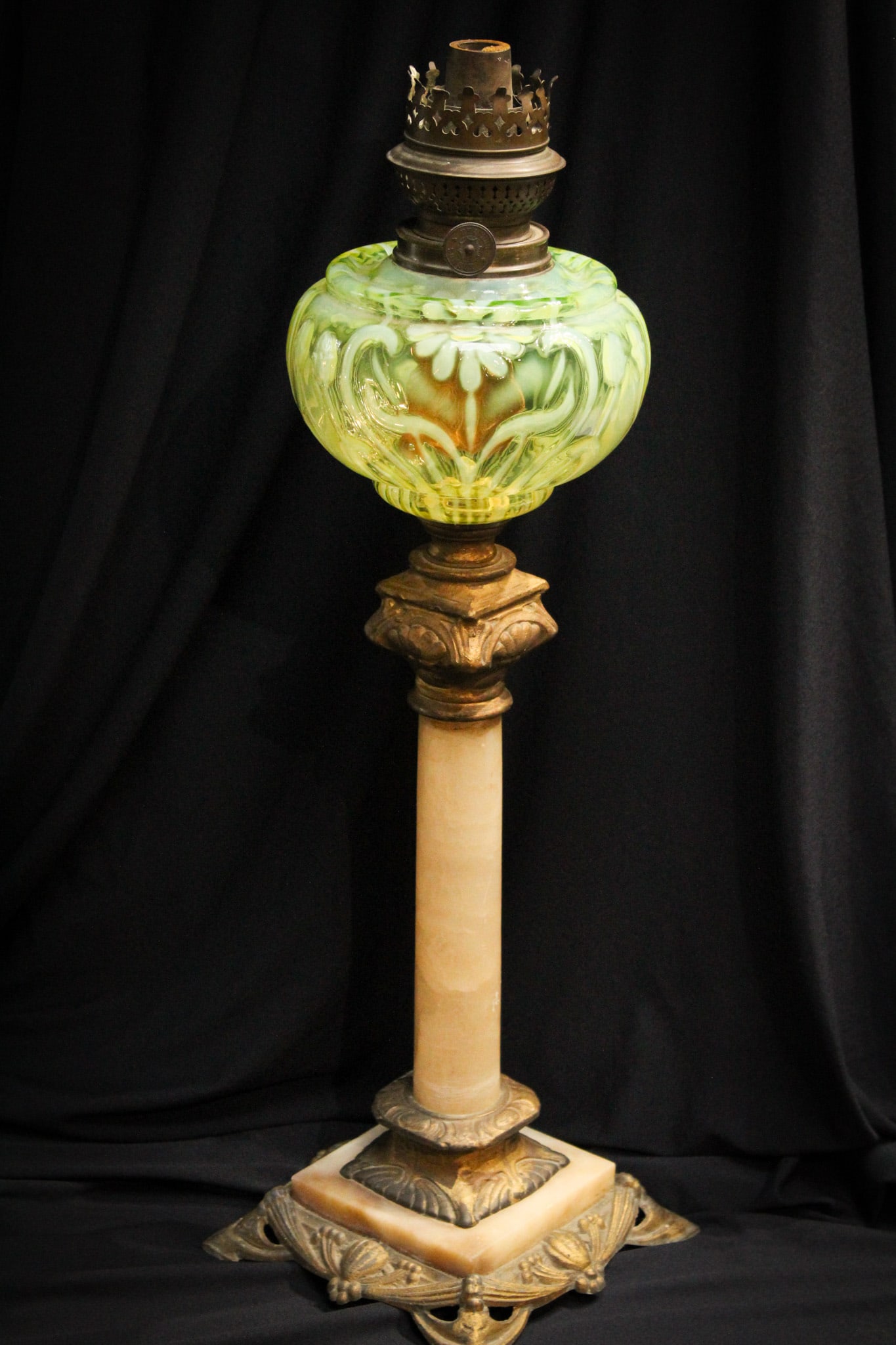 Vaseline Opalescent English Victorian Banquet Oil Lamp: Gorgeous example of a vaseline opalescent "Hongonquat Over the Top Daisy" pattern oil banquet lamp. Nice all over floral opalescent pattern.