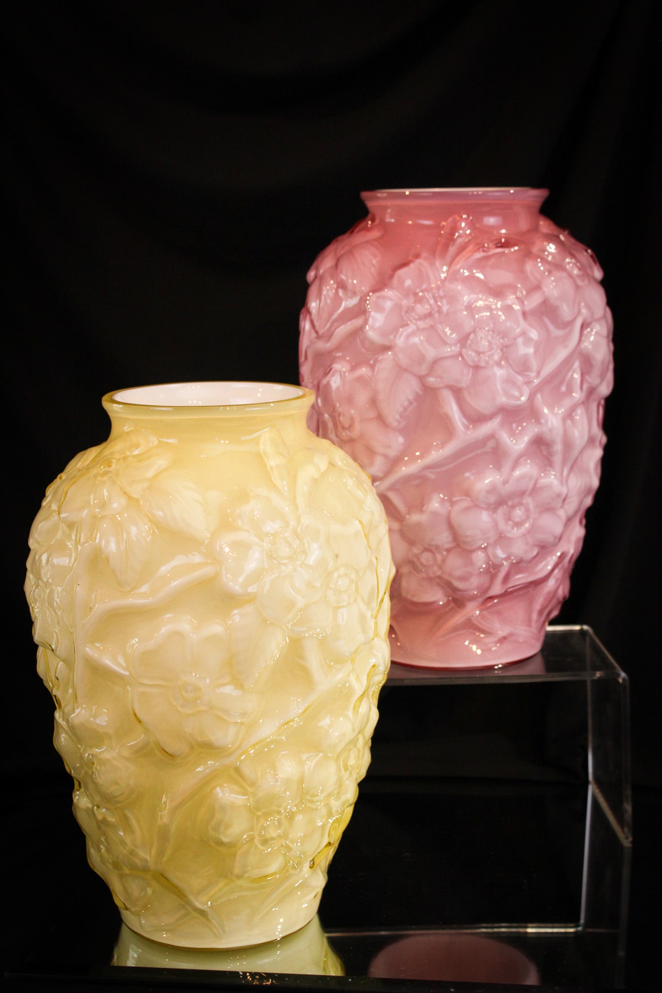 2 pc Lot Fenton Art Glass Cased Dogwood: Nice pairing of two fine pieces of Fenton art glass. Both of these are in the Dogwood pattern.