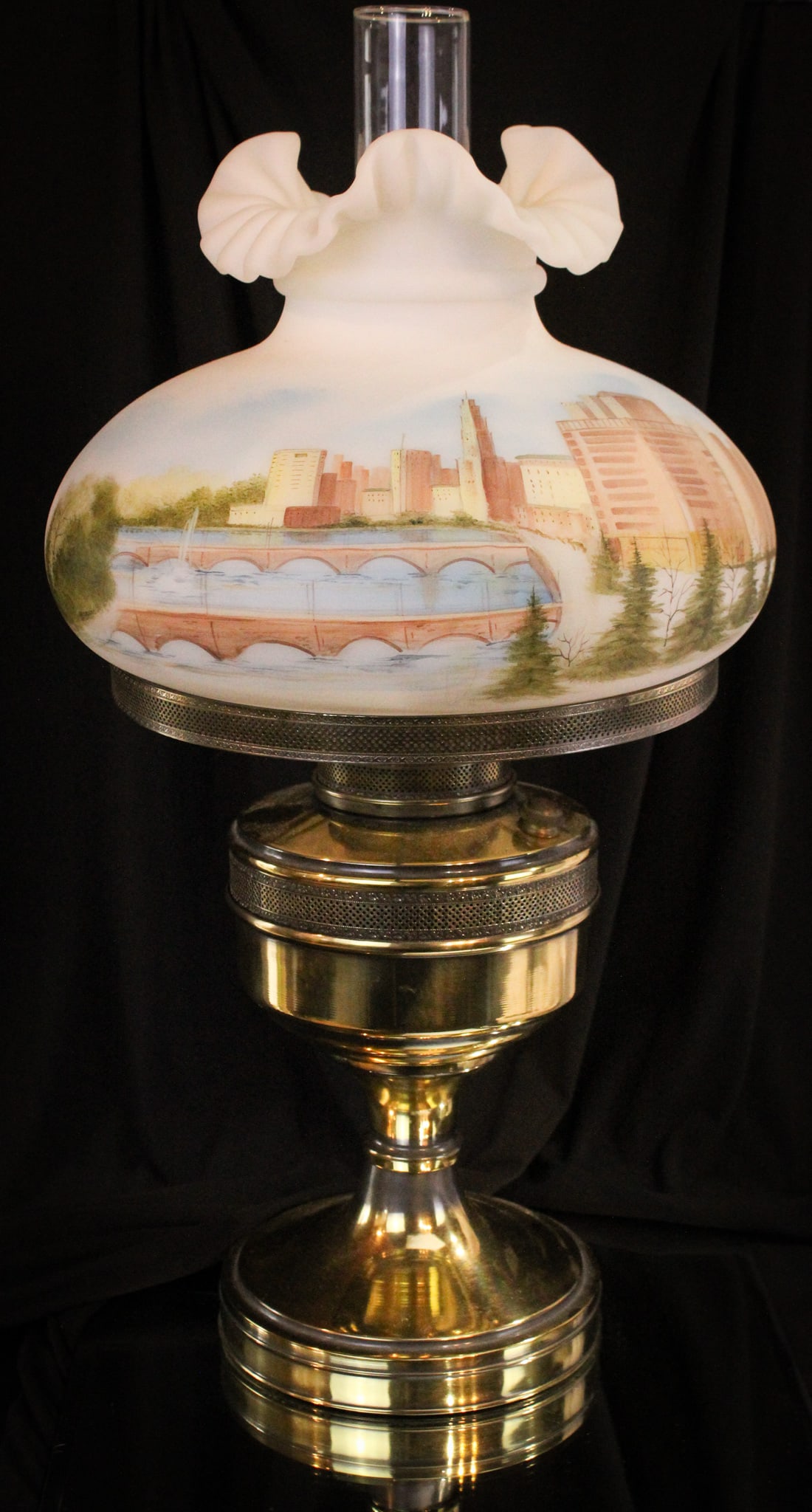 Fenton "Columbus Ohio Skyline" Art Glass Scenic Lamp: This piece is ca 1987. Great Fenton art glass lamp featuring scenic décor of the Columbus, Ohio skyline. Complete with brass base.