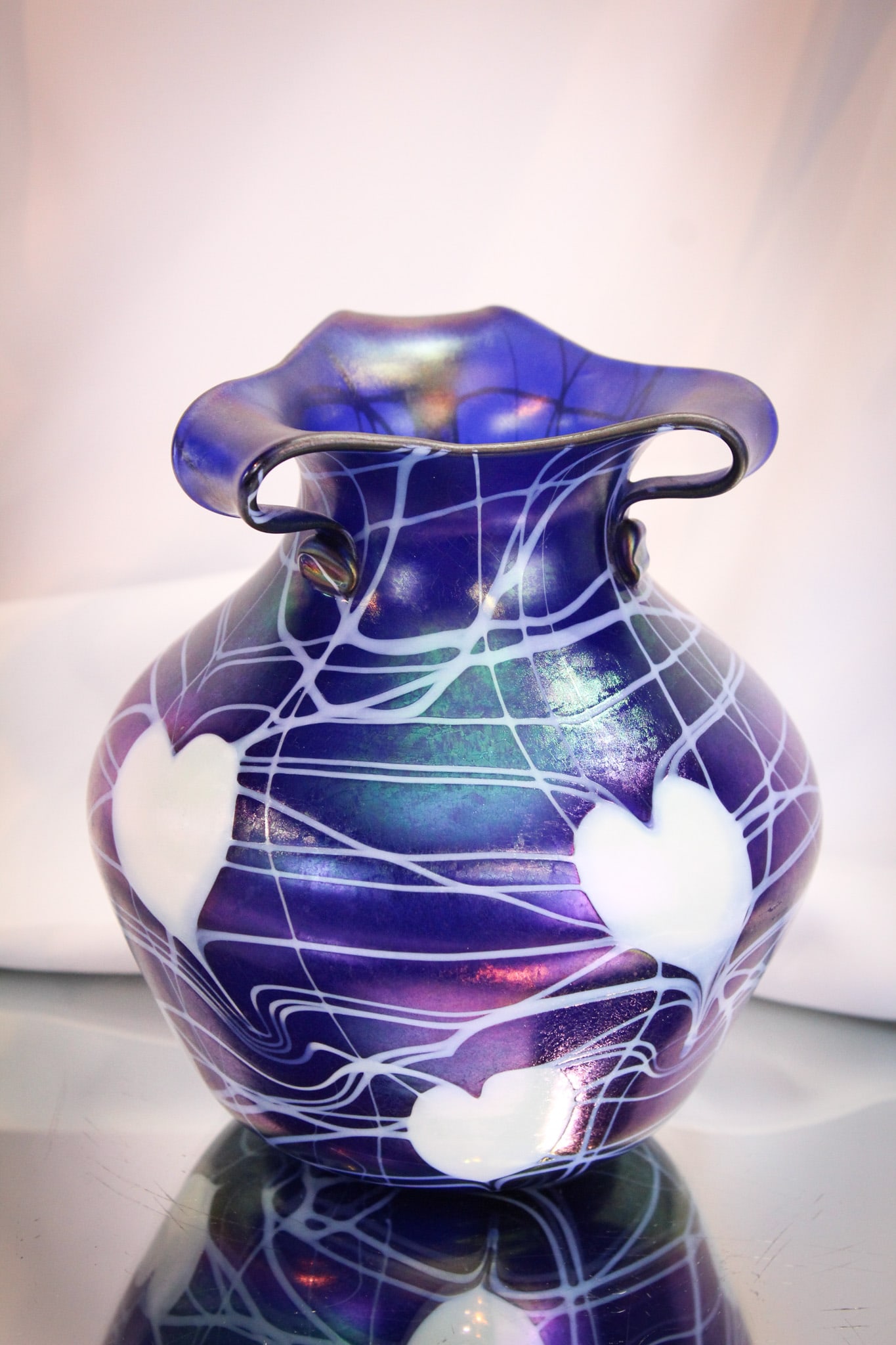 Imperial Rabbit Ears Freehand Heart & Vine Vase (1 of 7)