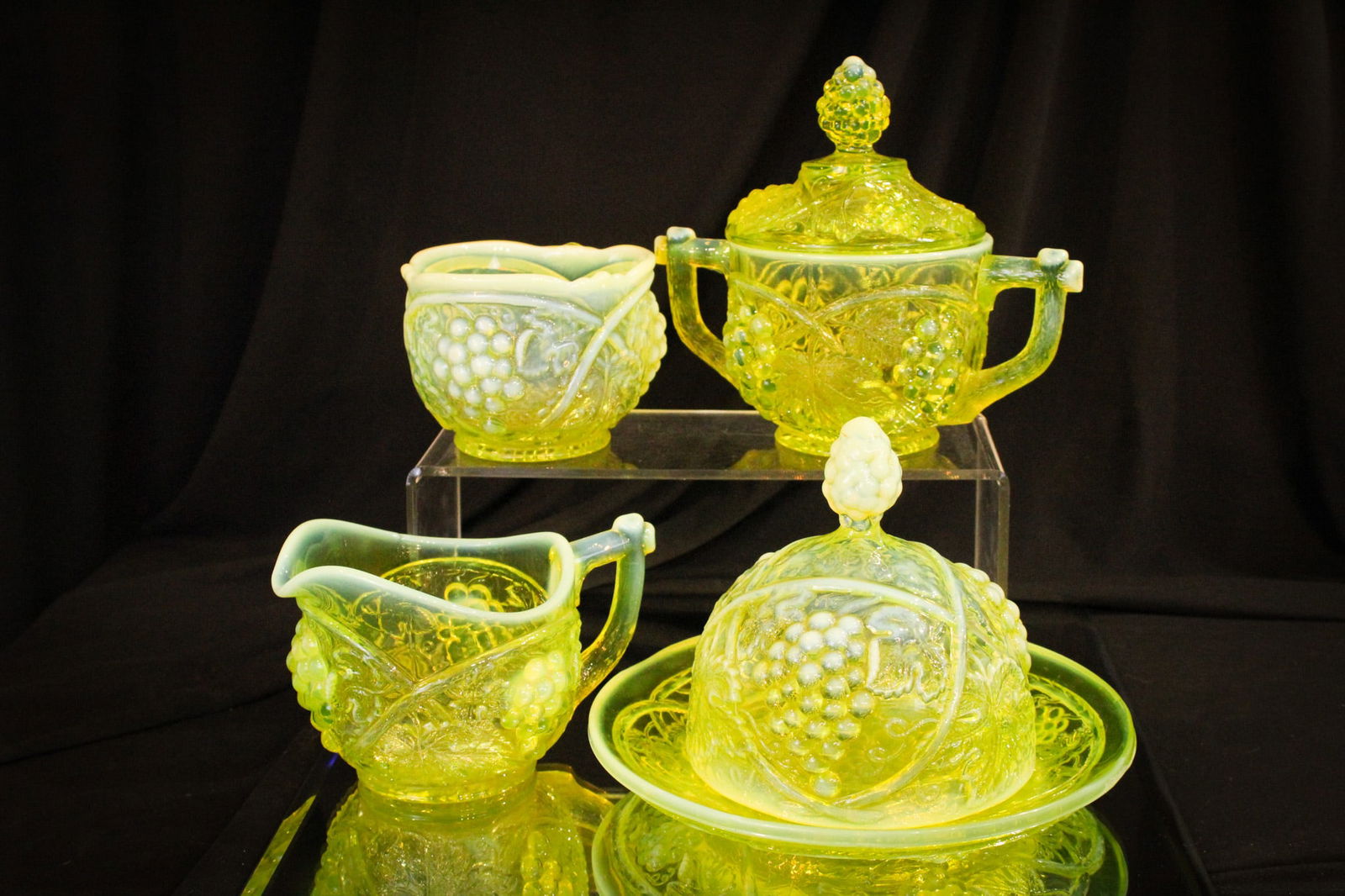 Northwood Palm Beach Vaseline Opalescent Table Set (1 of 17)