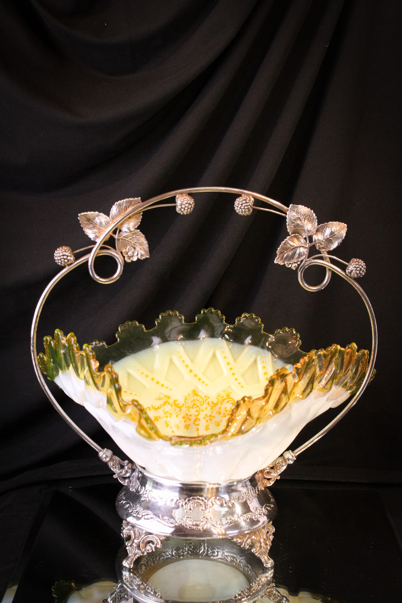 Victor Silverplate Victorian Blackberry Vaseline Enameled Brides Bowl (1 of 16)