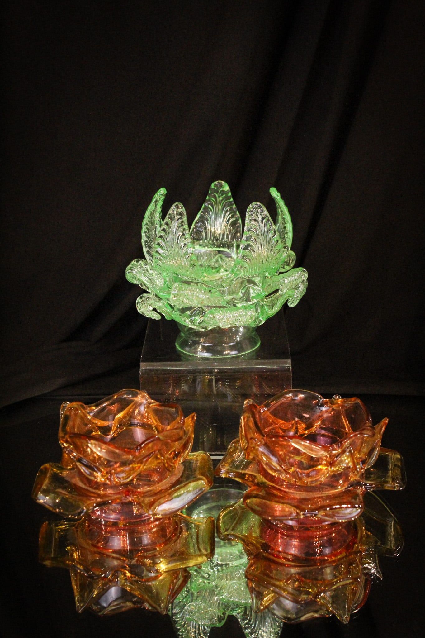 3 pc Lot Art Glass Floriform Fairy or Lamp Shades: Three fine floriform shades in art glass: Two in amberina color, one in vaseline green. Largest measures 4" tall.