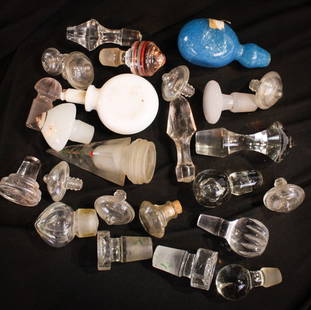 25 pc Lot Antique Glass Decanter Bottle Cologne Stoppers: Nice array of antique glass stoppers in various sizes and forms. Longest measures 4"