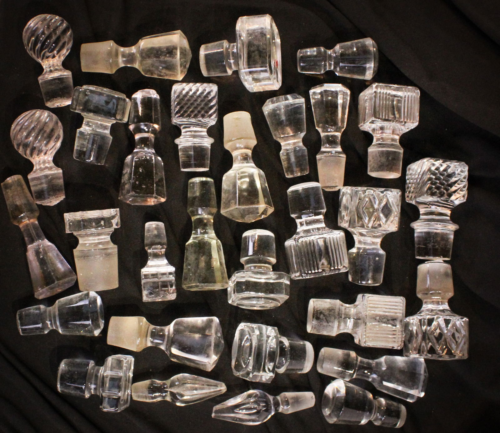 30 pc Lot Antique Glass Decanter Bottle Cologne Stoppers (1 of 7)