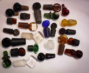 25 pc Lot Antique Glass Apothecary Medicinal Bottle Stoppers: Nice array of antique colored and clear apothecary or medicinal bottle stoppers. Longest measures 2 3/4".