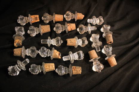 20 pc Lot Antique glass Perfume Bottle Decanter Stoppers: Twenty nice antique glass stoppers, most with cork present. Perfect for perfume or cologne bottles. Longest measures 1 3/4".