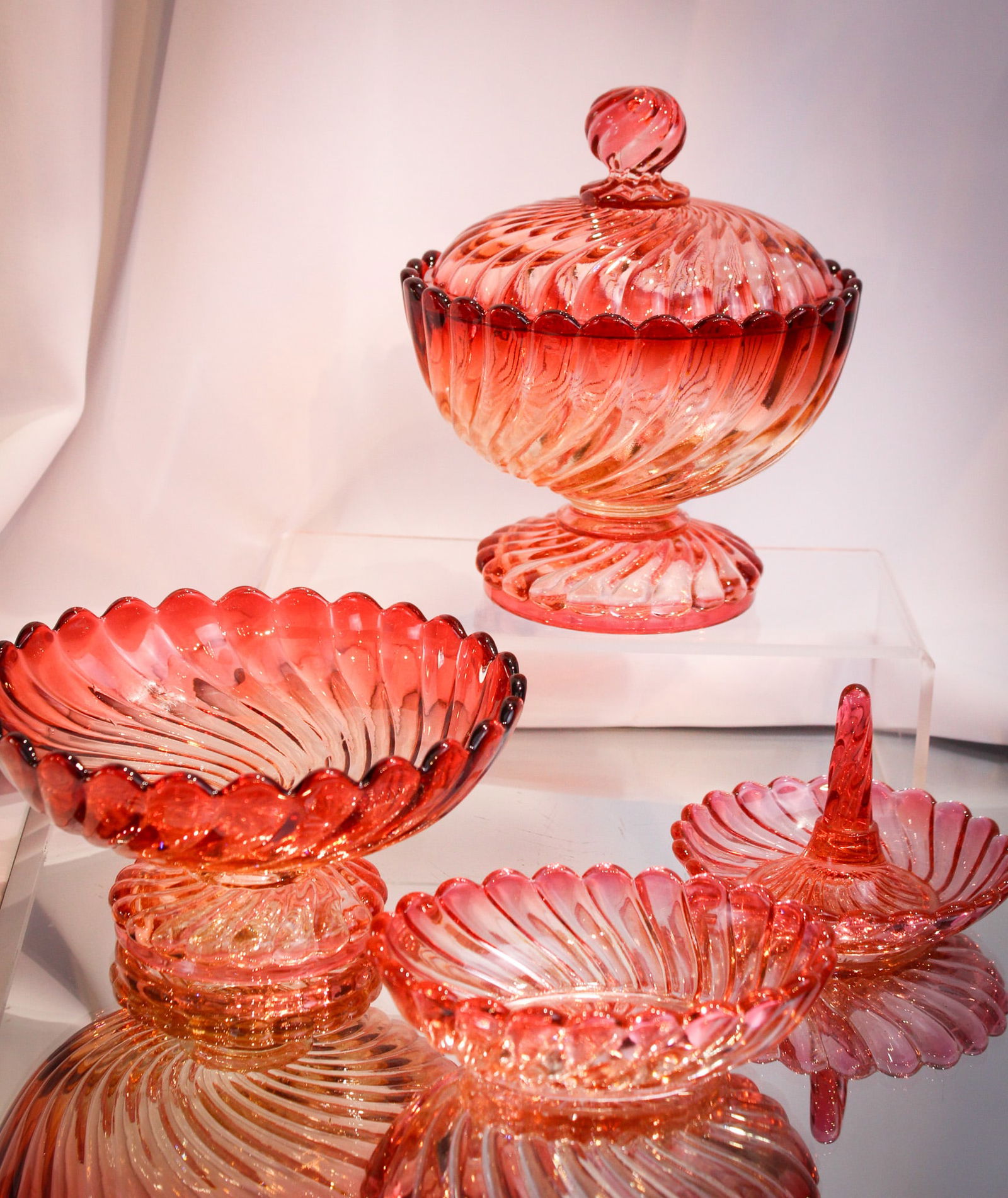 4 pc Lot Baccarat France Rose Tiente Glass Dresser Items (1 of 17)