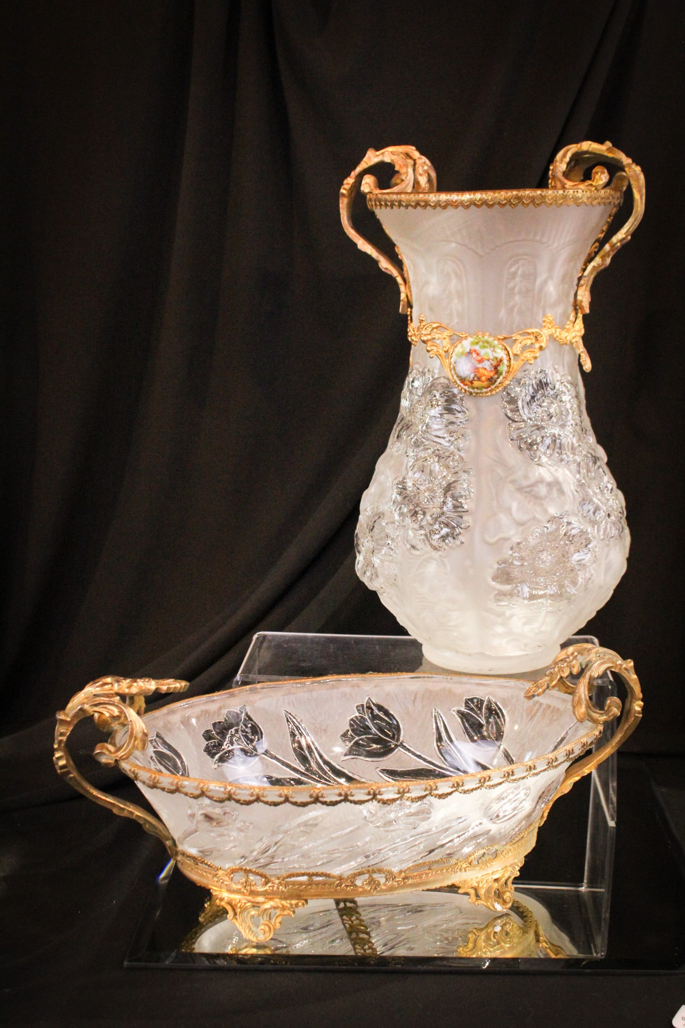 2 pc Lot Ornameted Glass Poppy Vase and Tulip Console Bowl (1 of 10)