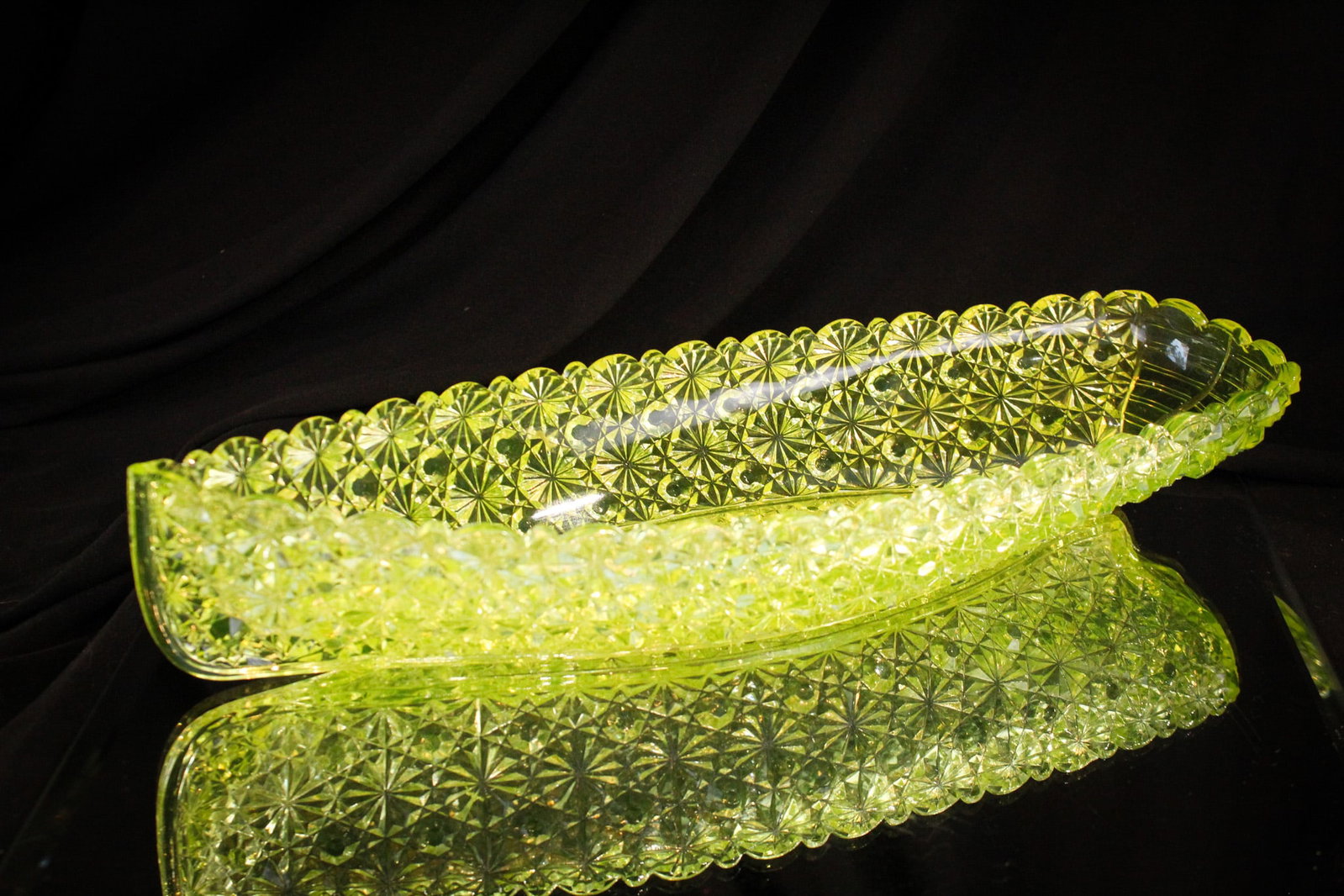 Large Vaseline Daisy & Button Yacht Relish Dish: Nice and large just how you like them! This Daisy and Button pattern yacht relish is not an easy piece to locate. This one measures 2 1/2" tall, 13 3/4" long.